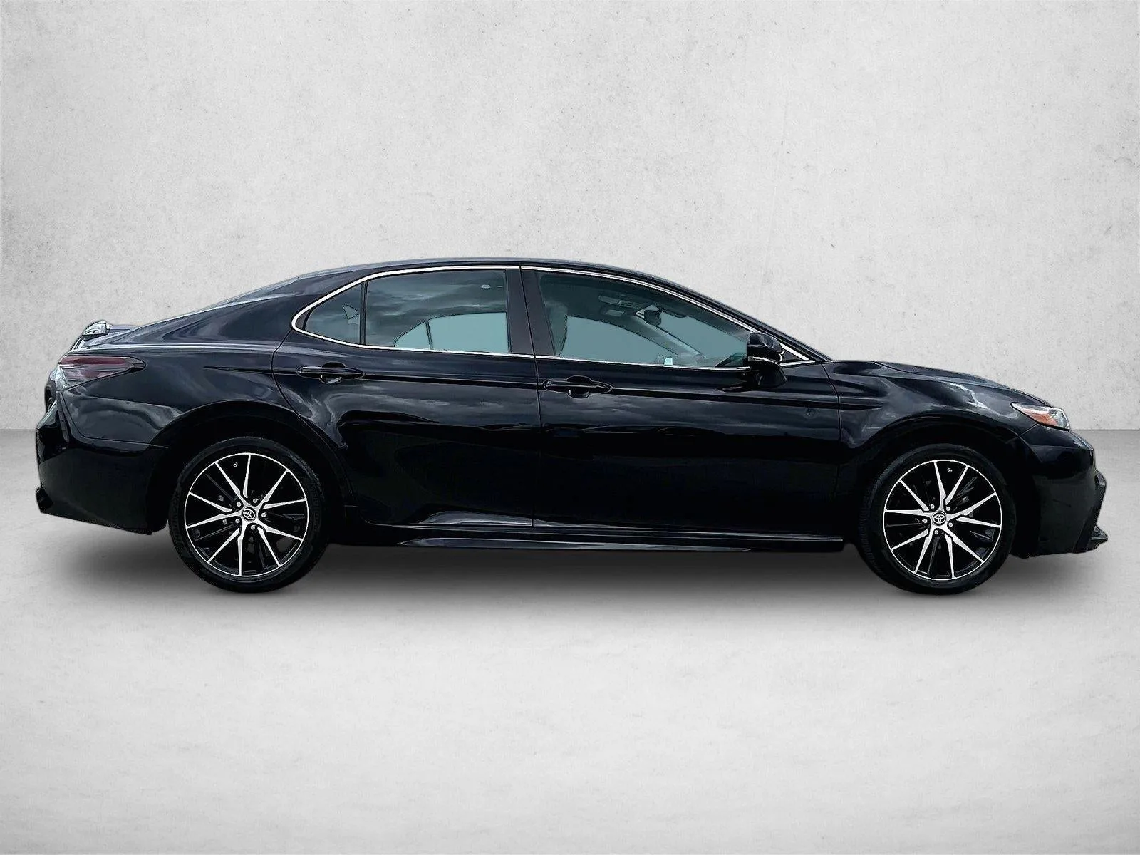 2024 Toyota Camry SE Auto (SE) photo 5