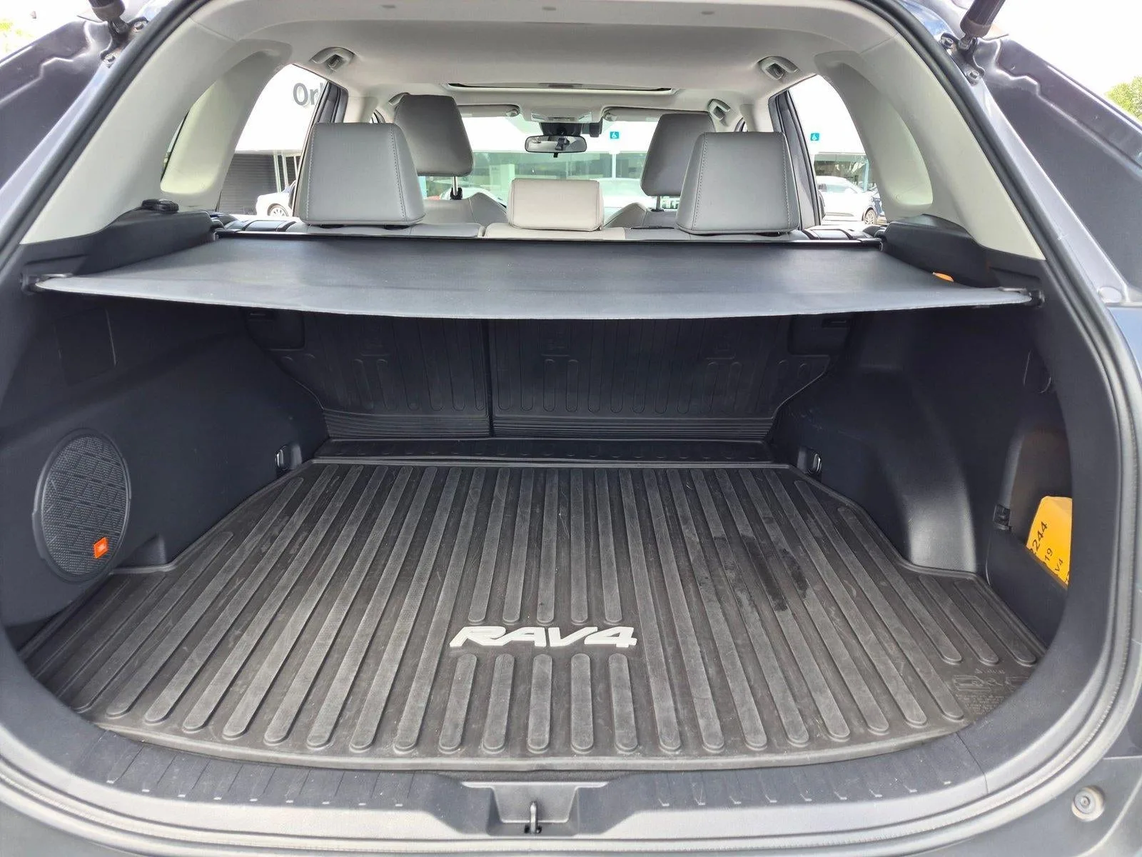 2019 Toyota RAV4 XLE Premium FWD (Natl) photo 10