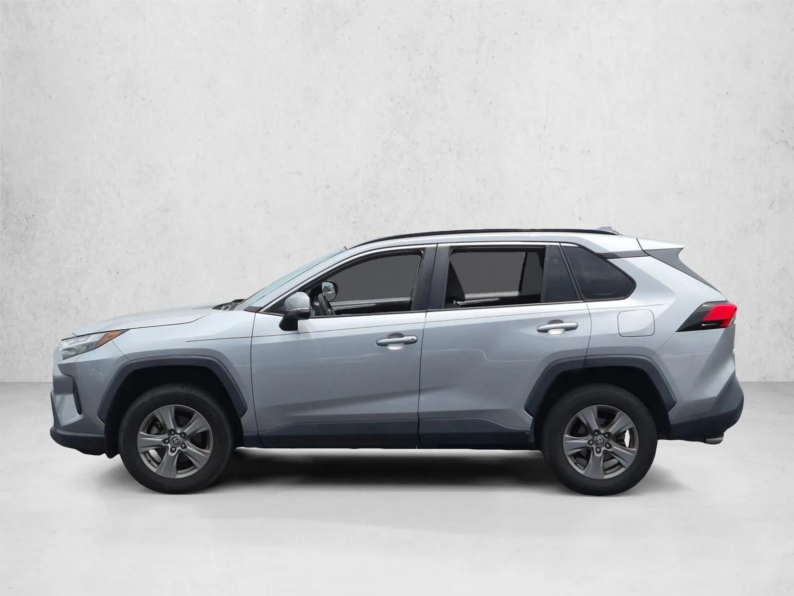 2022 Toyota RAV4 XLE photo 8