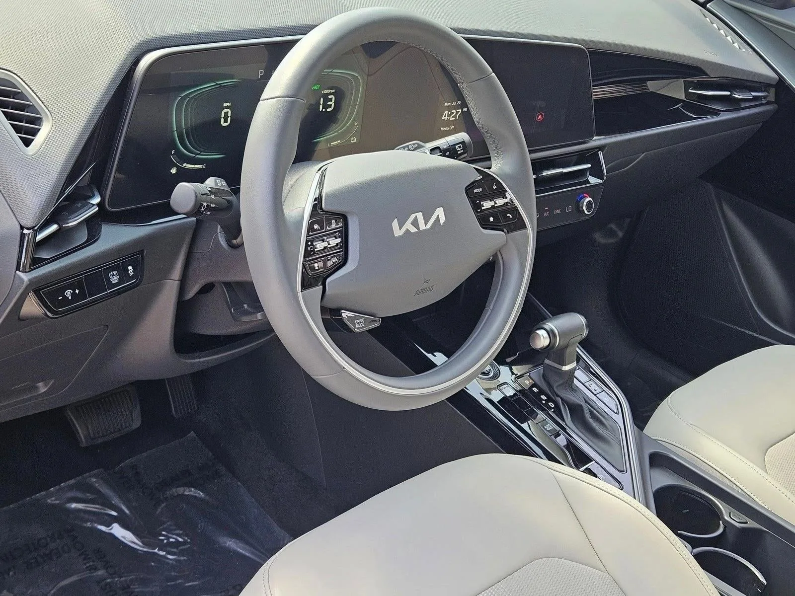2023 Kia Niro EX FWD photo 10