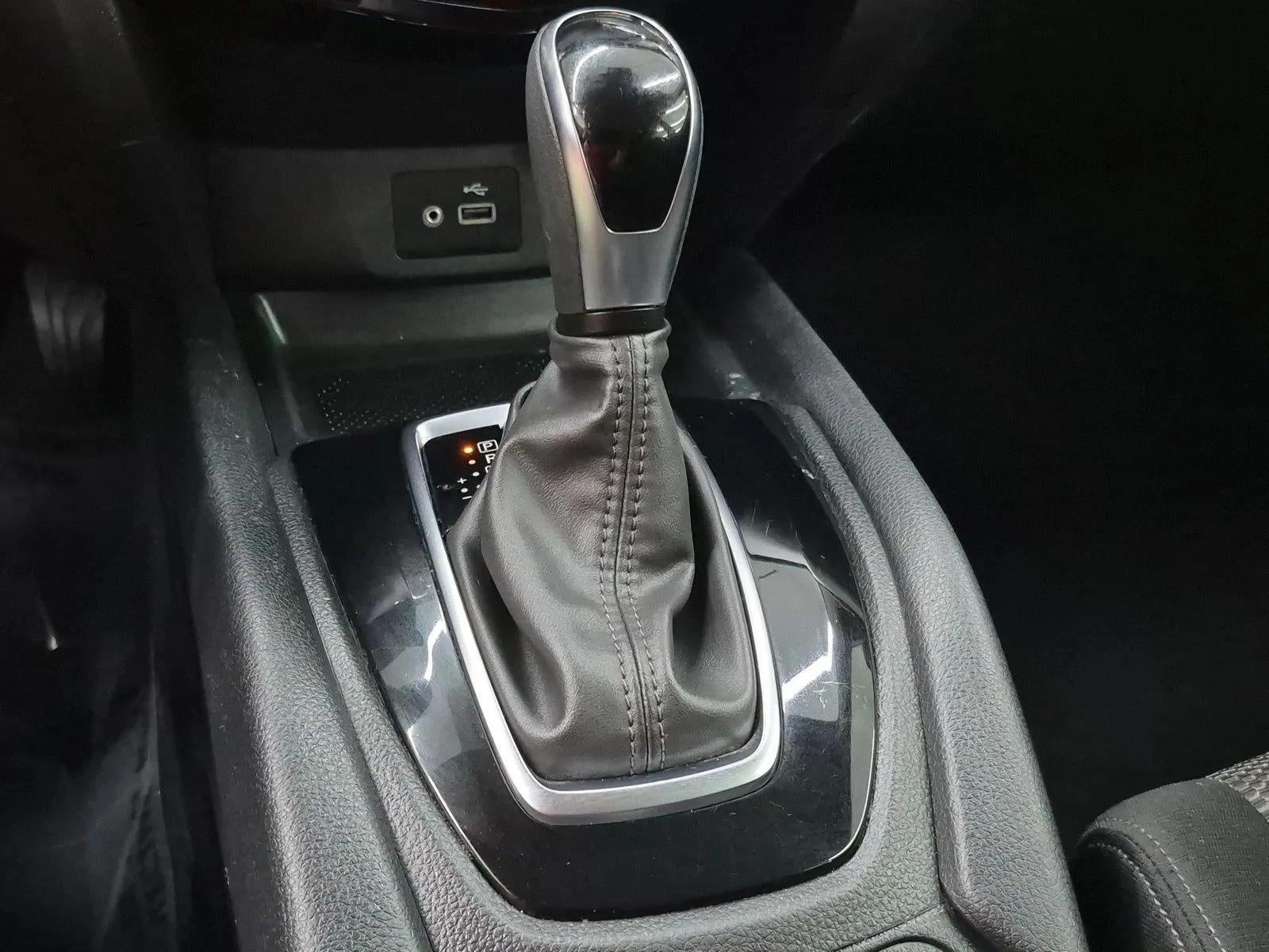 2020 Nissan Rogue Sport SV FWD Xtronic CVT photo 12