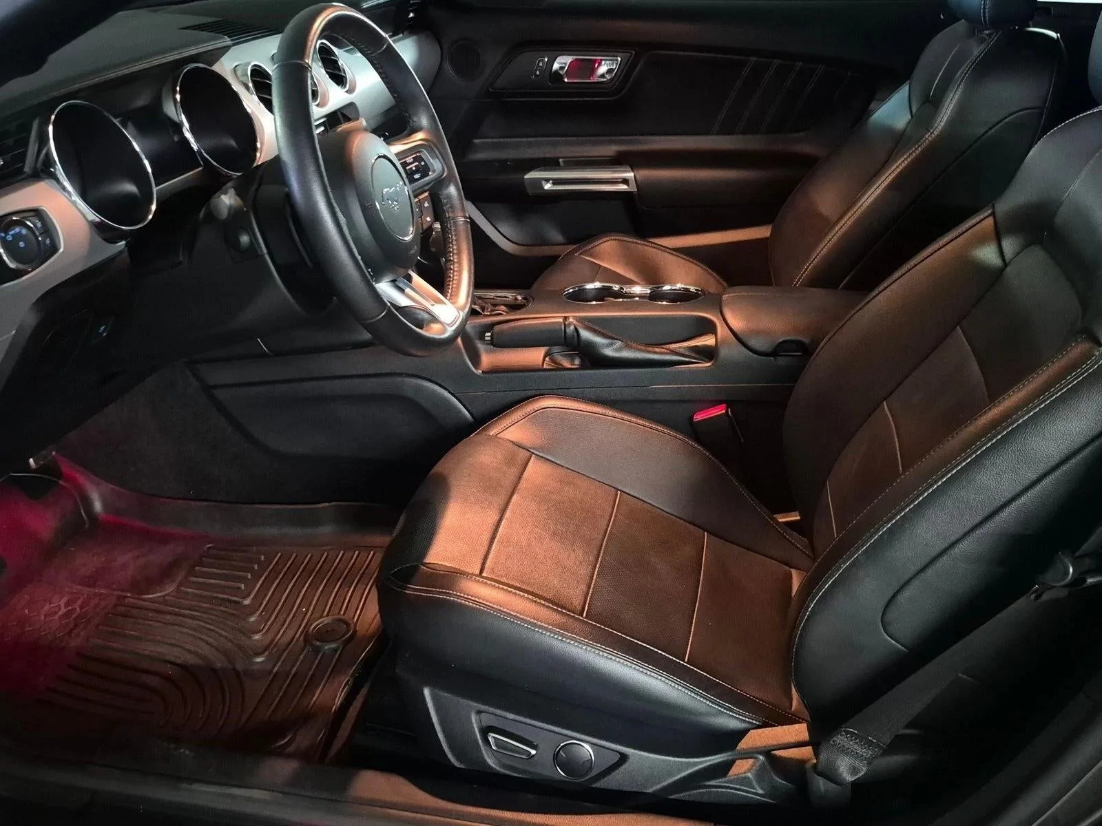 2015 Ford Mustang GT Premium photo 11