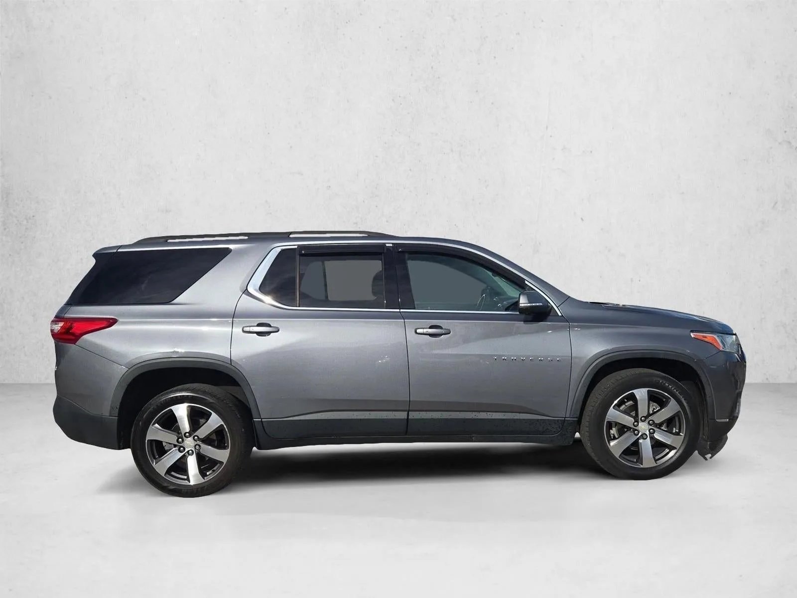 2021 Chevrolet Traverse LT Leather photo 4