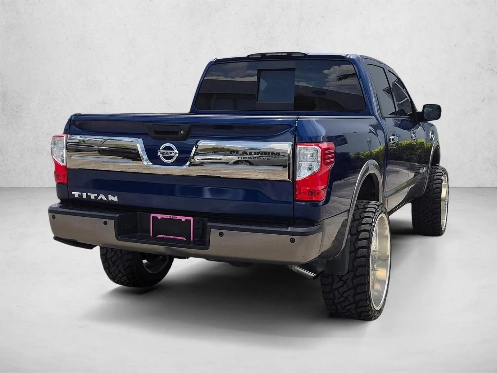 2017 Nissan Titan 4x2 Crew Cab Platinum Reserve photo 5