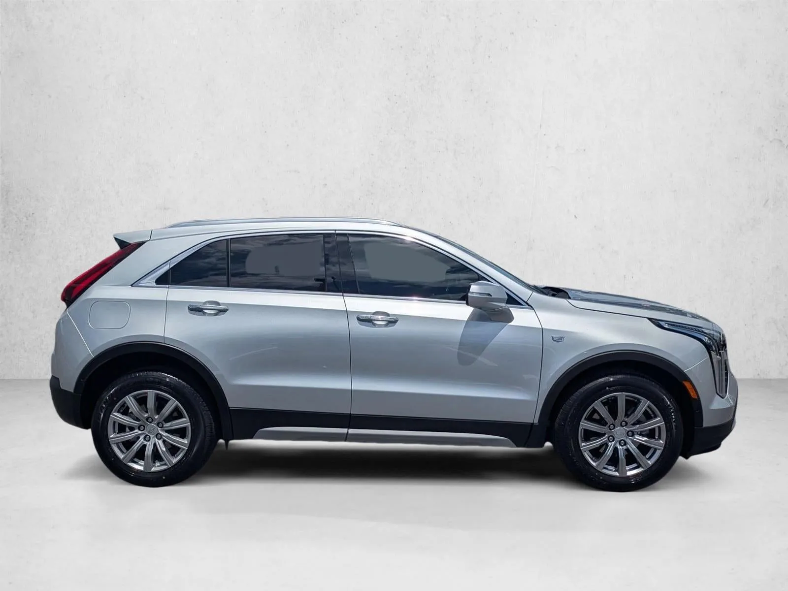 2022 Cadillac XT4 FWD 4dr Premium Luxury photo 4