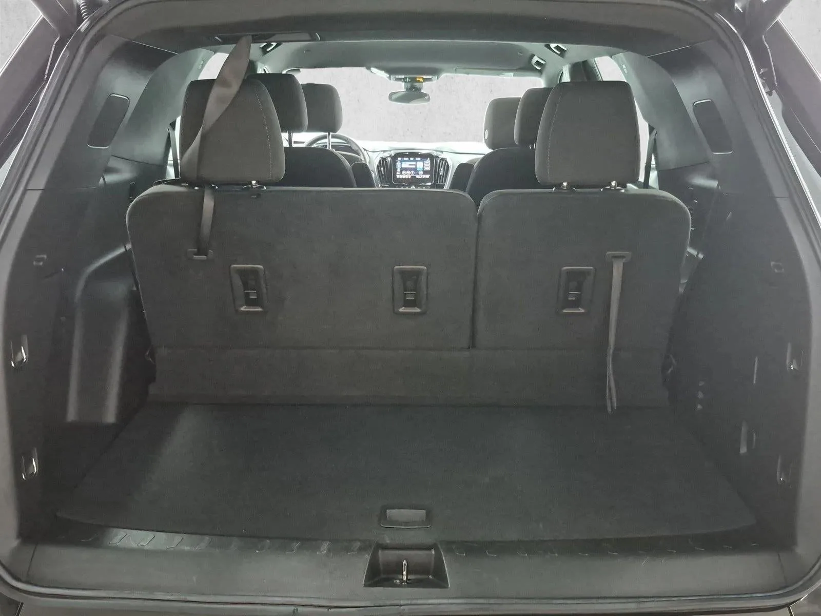 2023 Chevrolet Traverse LT Cloth photo 3