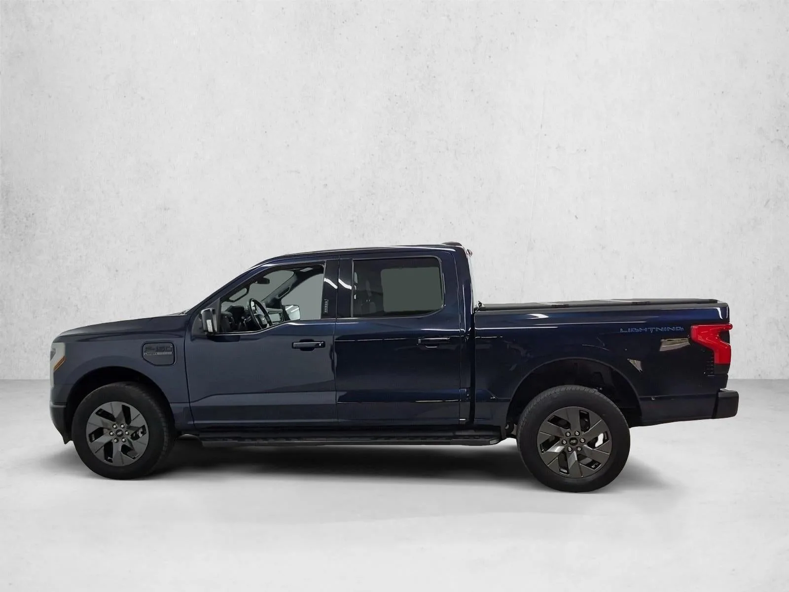 2023 Ford F-150 Lightning LARIAT photo 9