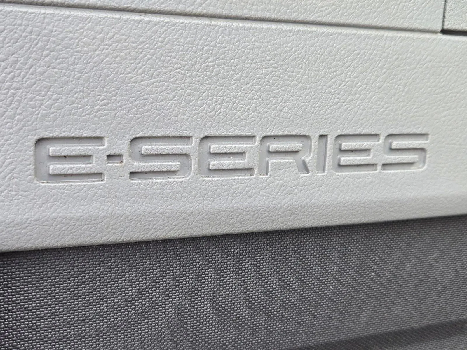 2014 Ford Econoline Wagon E-350 Super Duty Ext XLT photo 6