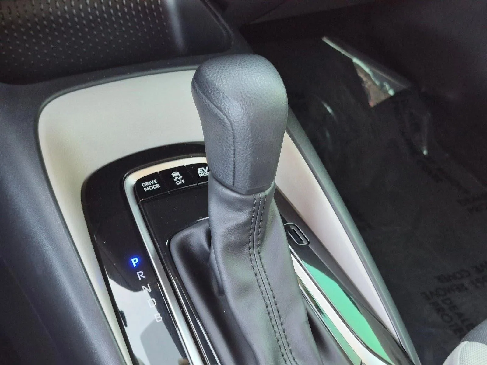 2024 Toyota Corolla Hybrid LE FWD (Natl) photo 11