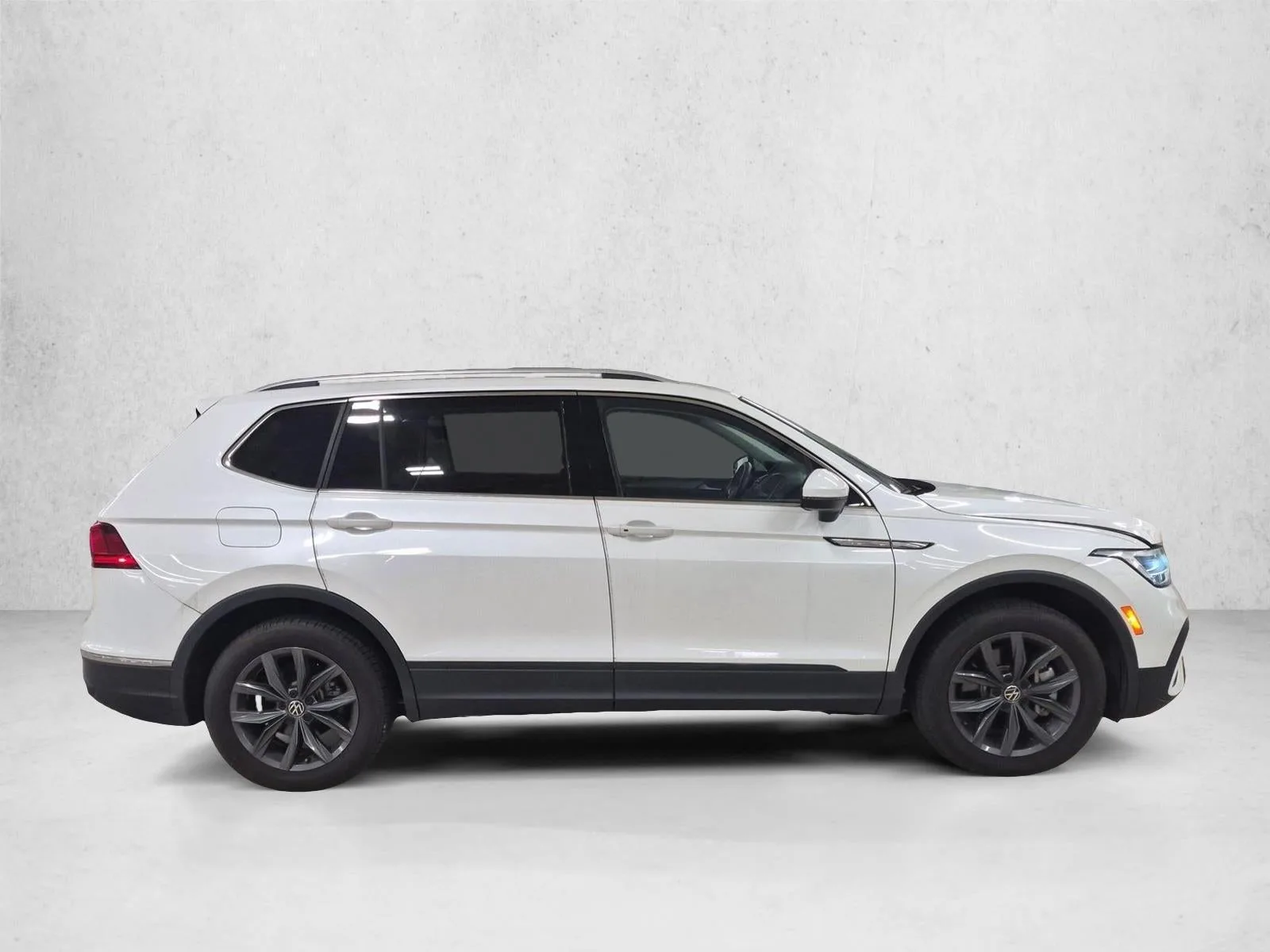 2023 Volkswagen Tiguan 2.0T SE 4MOTION photo 4
