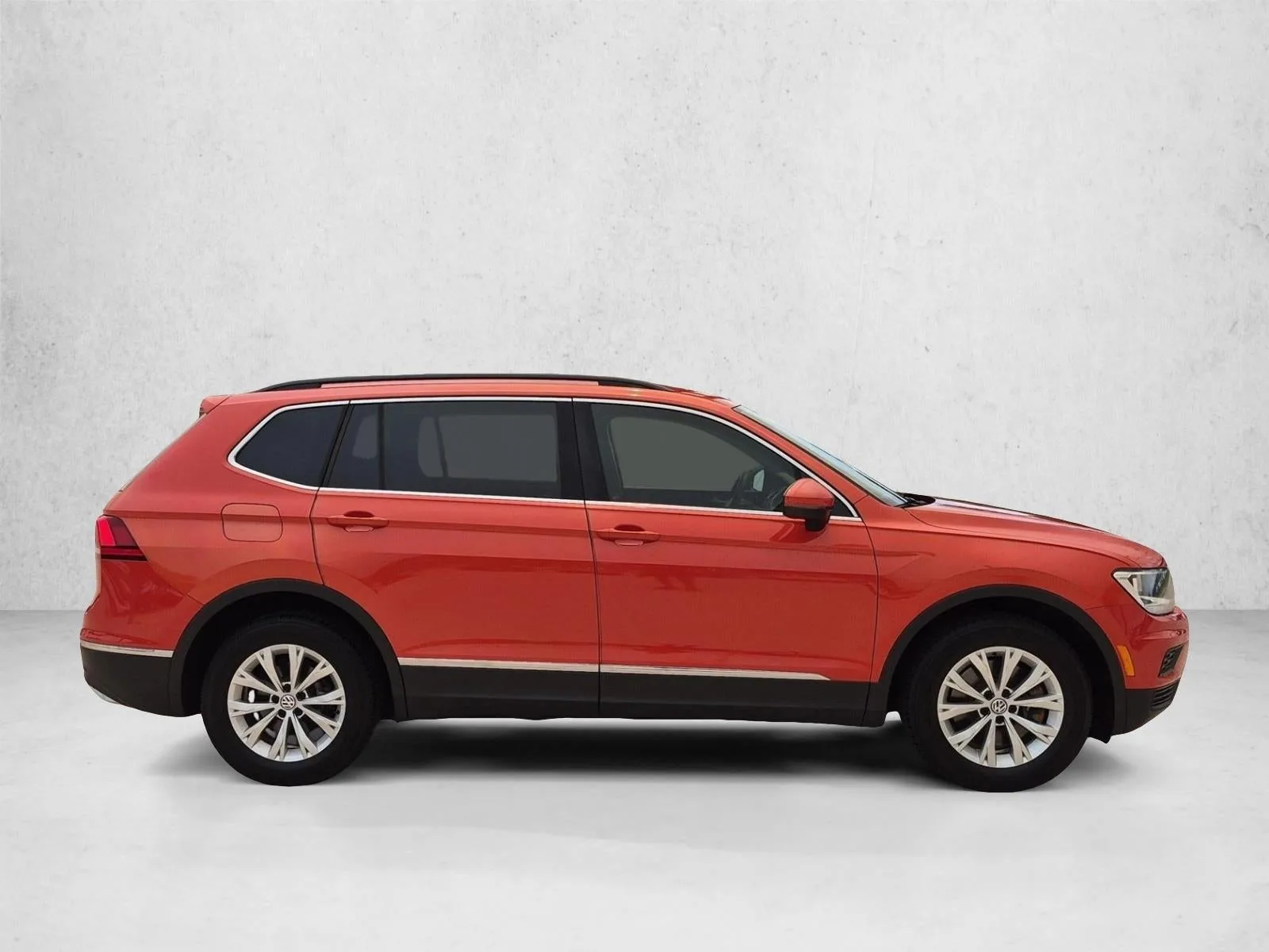 2018 Volkswagen Tiguan 2.0T SE FWD photo 4