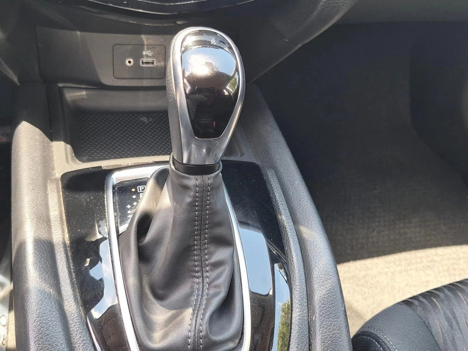 2020 Nissan Rogue FWD SV photo 12