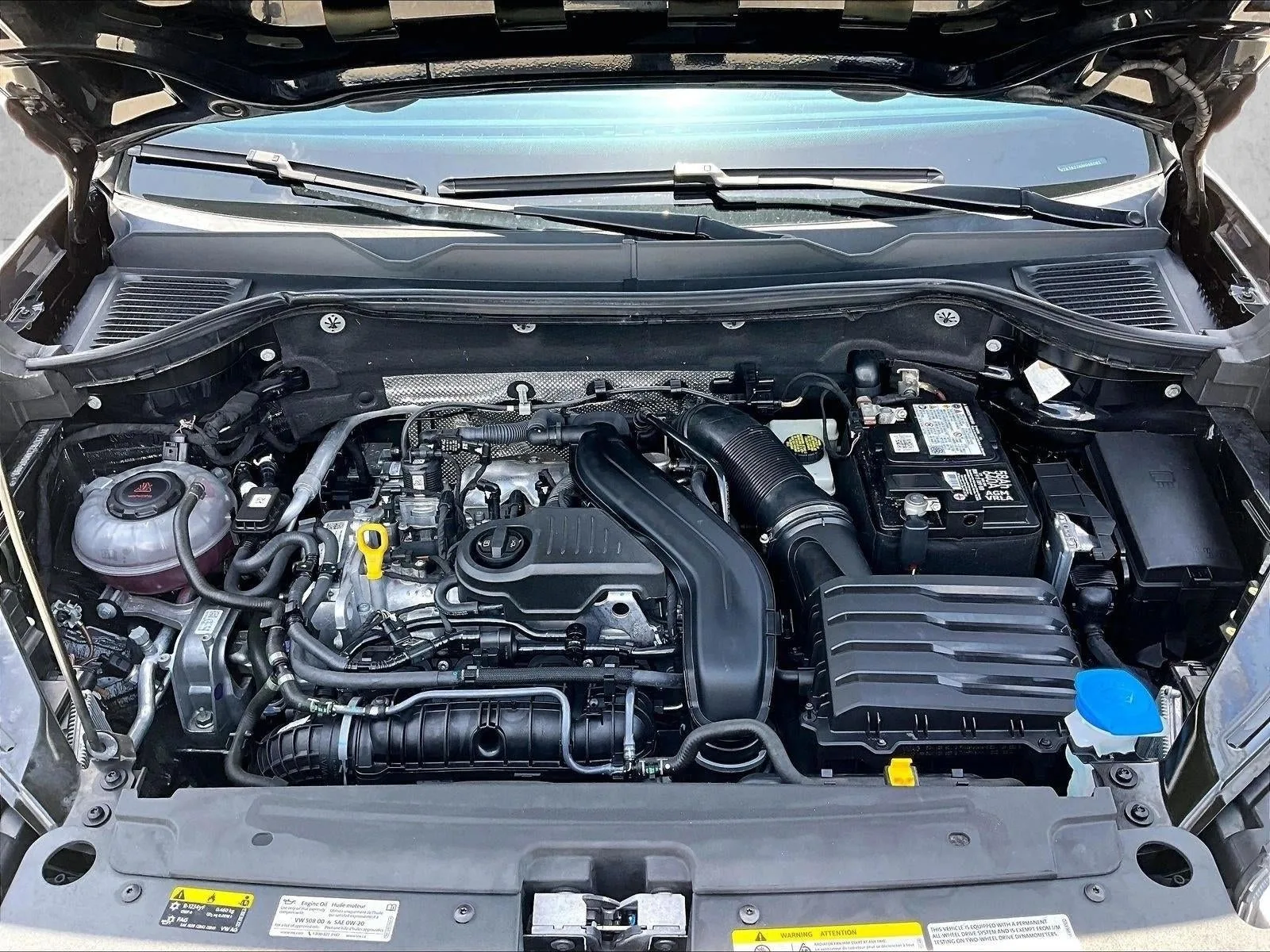 2022 Volkswagen Taos SEL 4MOTION photo 11