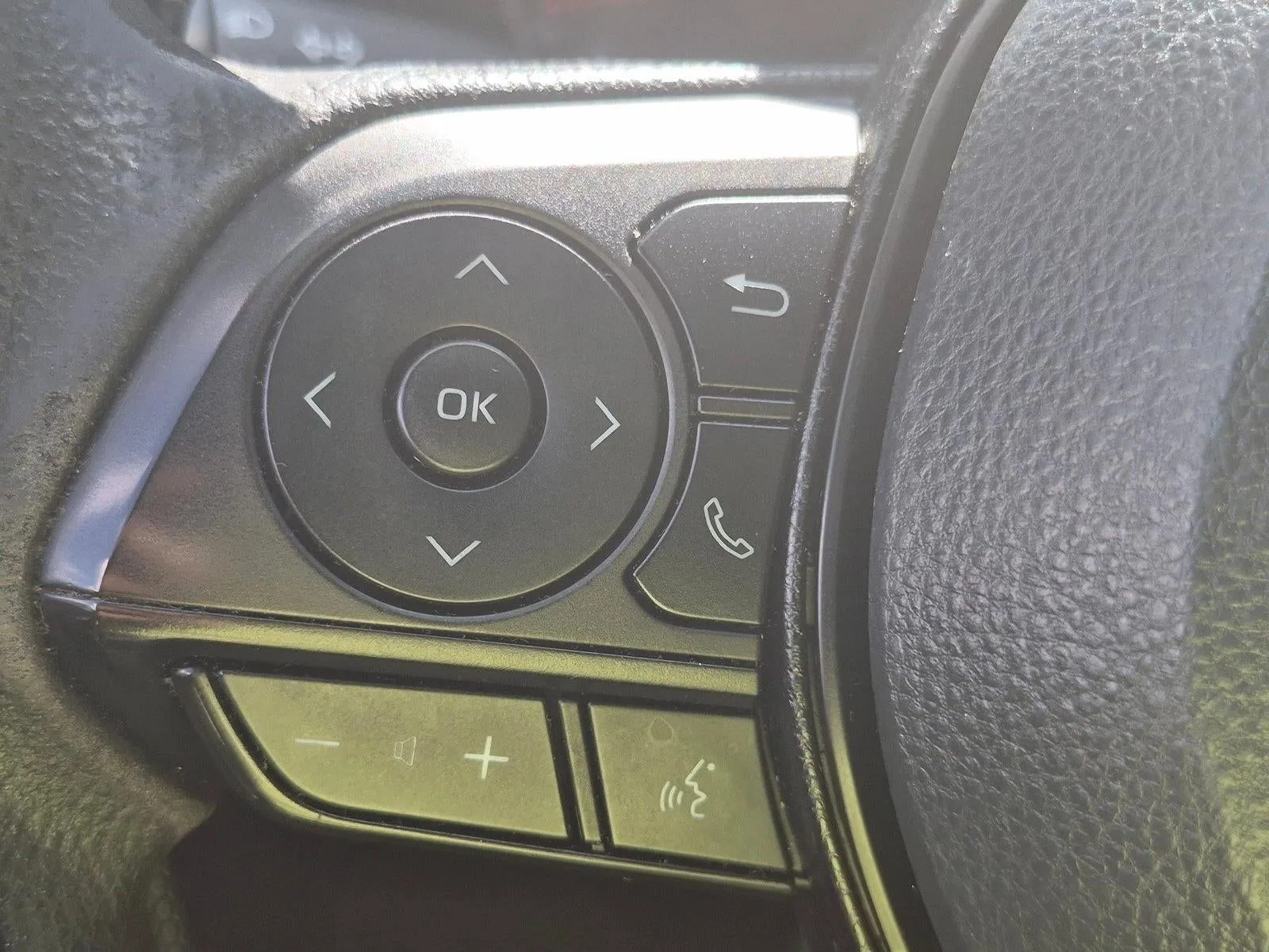 2022 Toyota RAV4 LE FWD (GS) photo 11