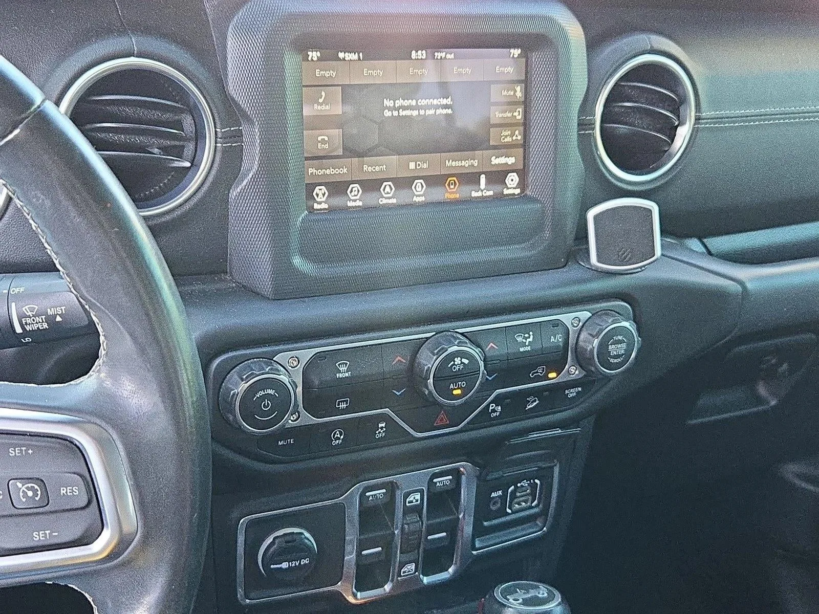 2018 Jeep Wrangler Unlimited Sahara 4x4 photo 12