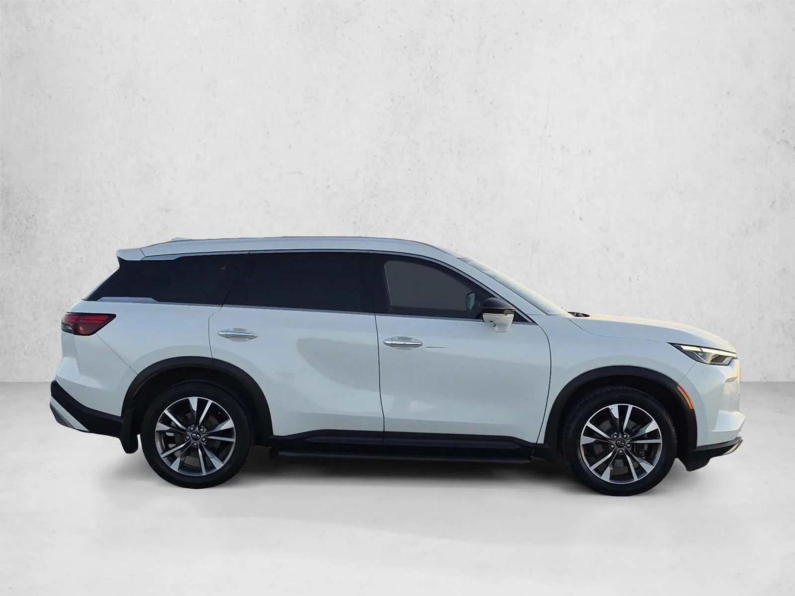 2022 INFINITI QX60 LUXE photo 4