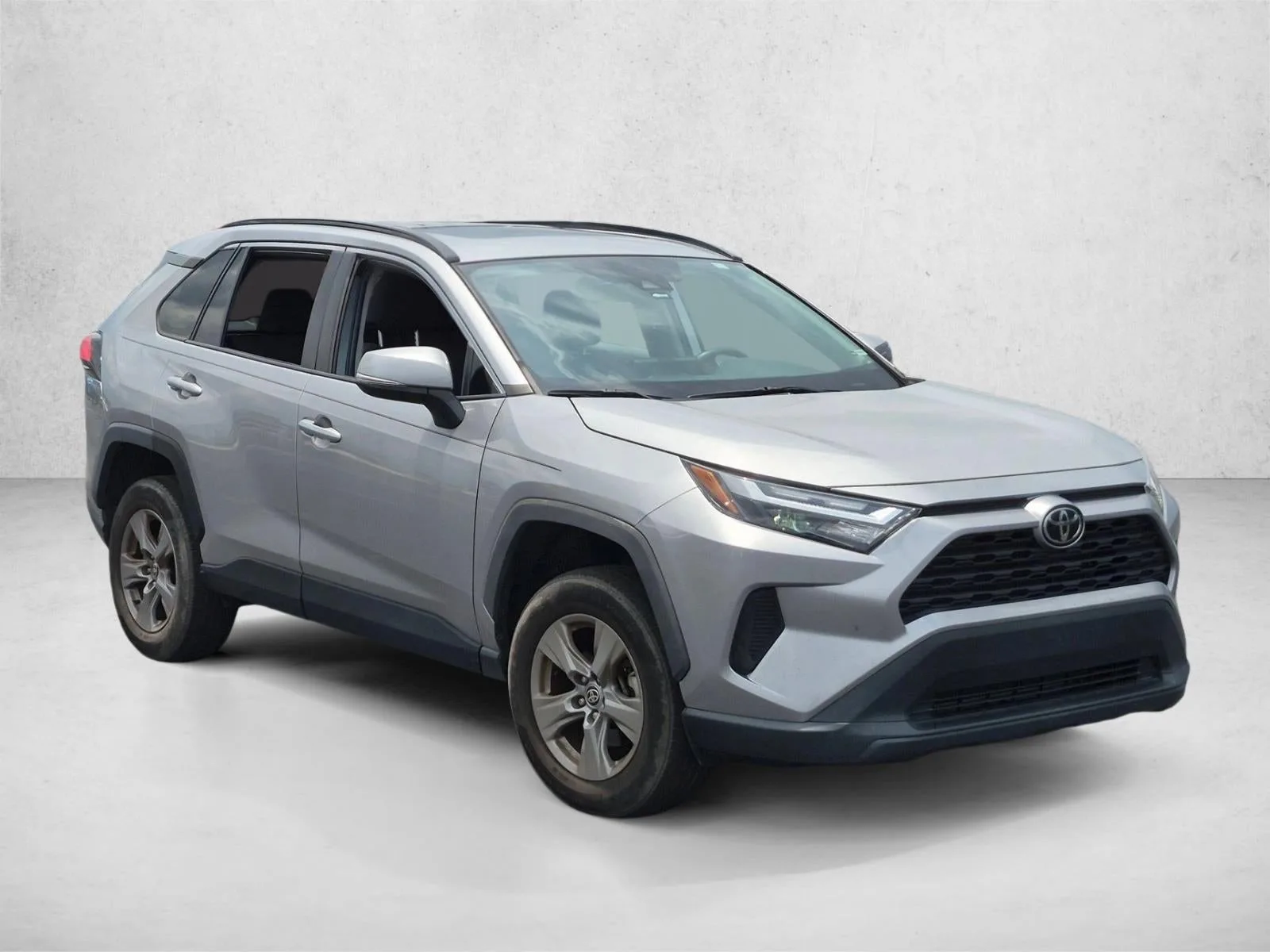 2022 Toyota RAV4 XLE photo 3