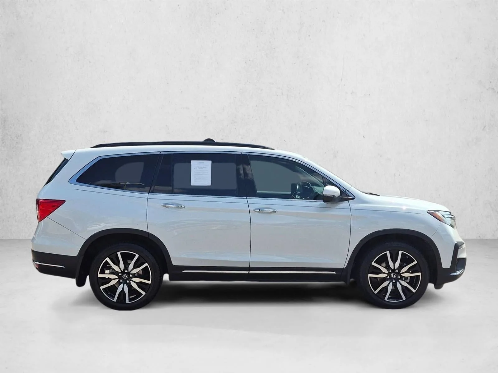 2022 Honda Pilot Touring 7-Passenger 2WD photo 4