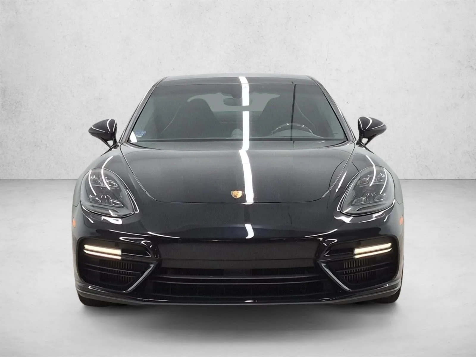 2017 Porsche Panamera Turbo photo 2