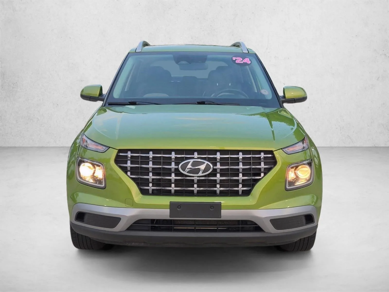 2024 Hyundai VENUE SEL IVT photo 2