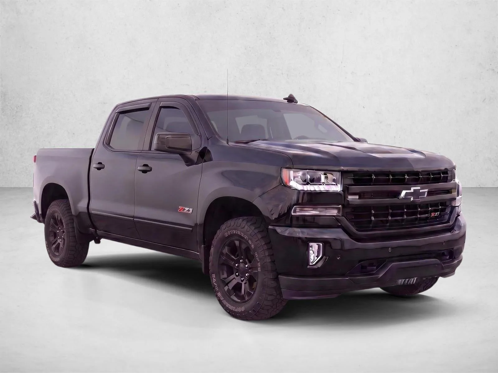 2018 Chevrolet Silverado 1500 Crew Cab Short Box 4-Wheel Drive LTZ Z71 photo 3