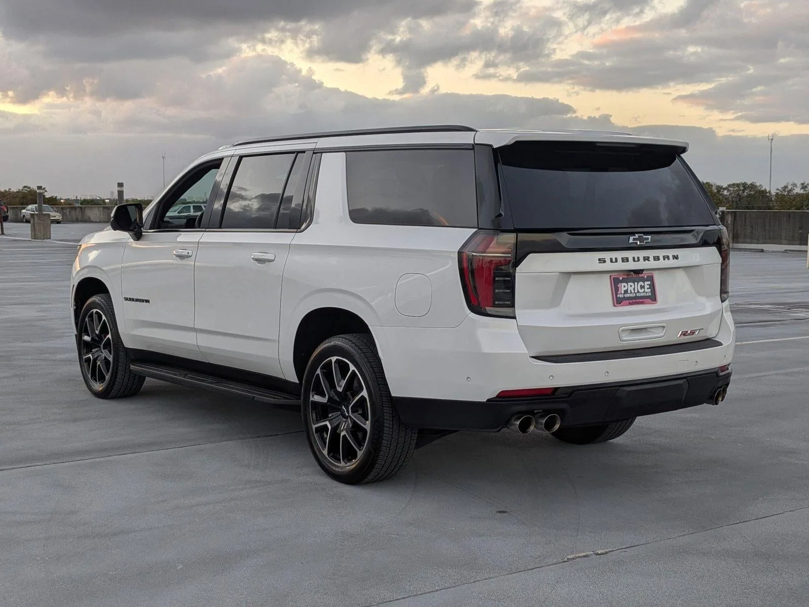 2025 Chevrolet Suburban RST photo 8