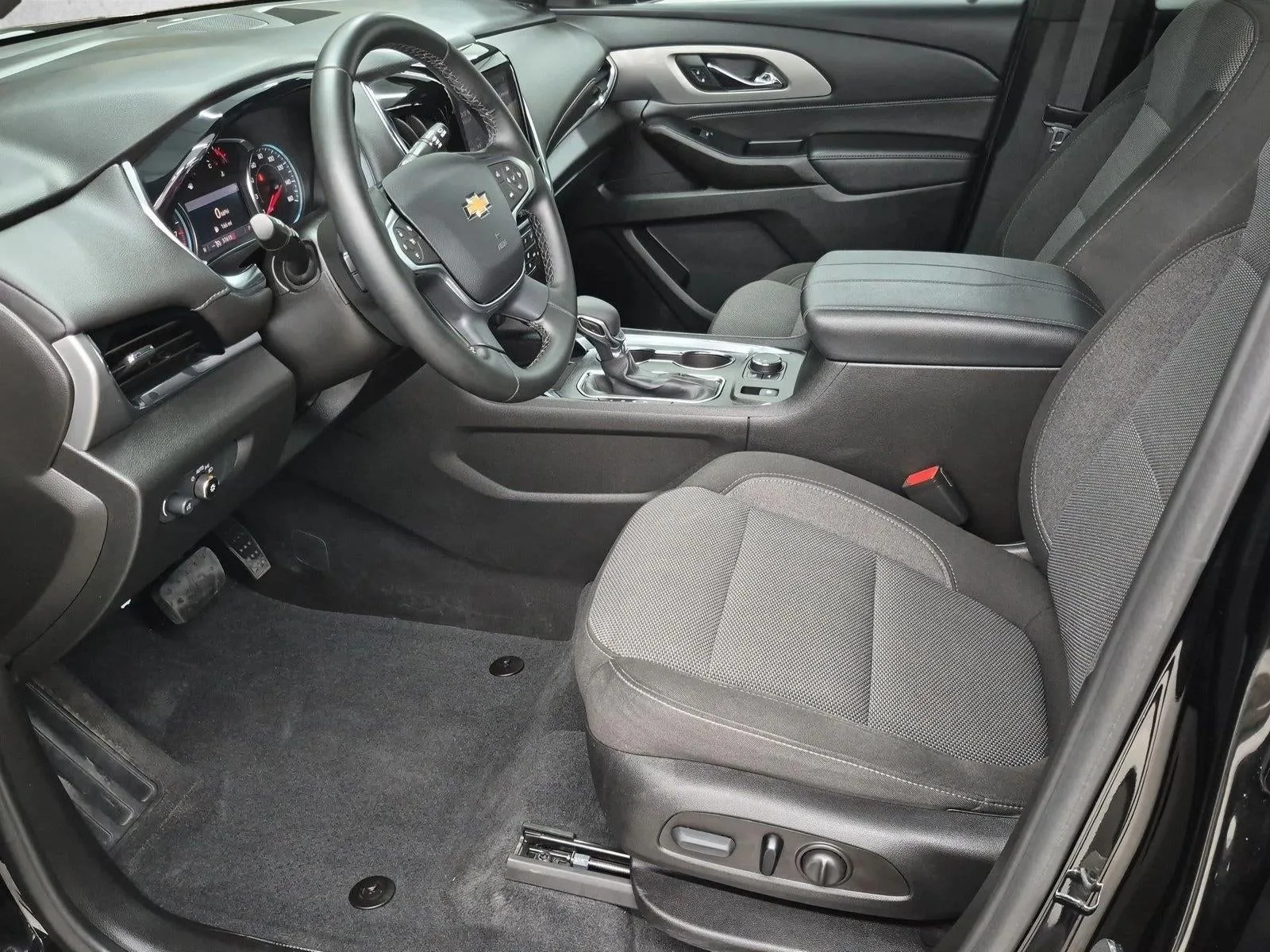 2023 Chevrolet Traverse LT Cloth photo 12