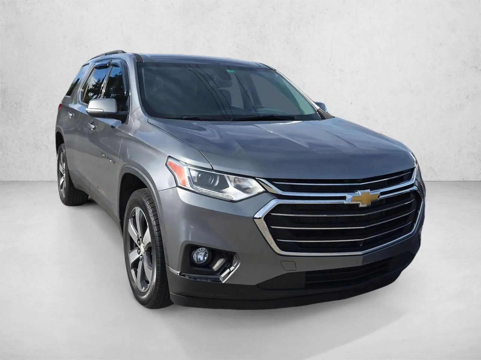 2021 Chevrolet Traverse LT Leather photo 3