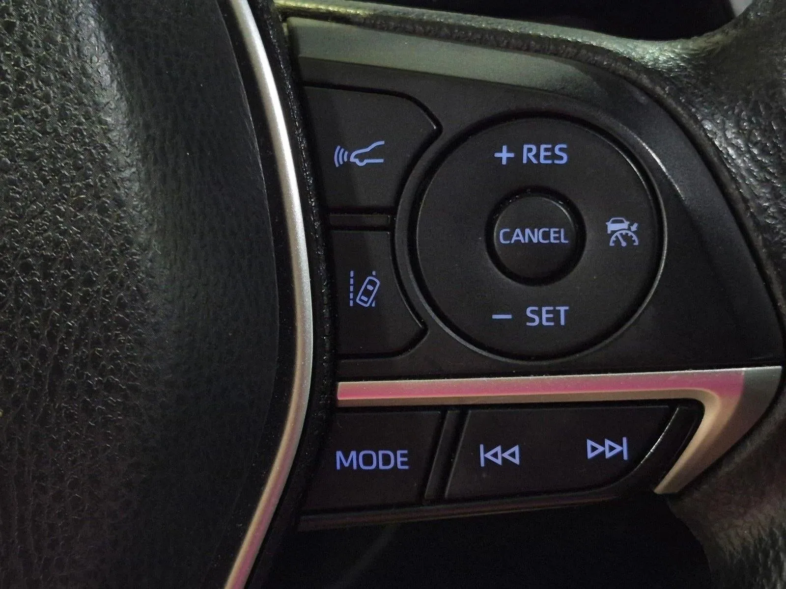 2024 Toyota Camry LE Auto (SE) photo 12