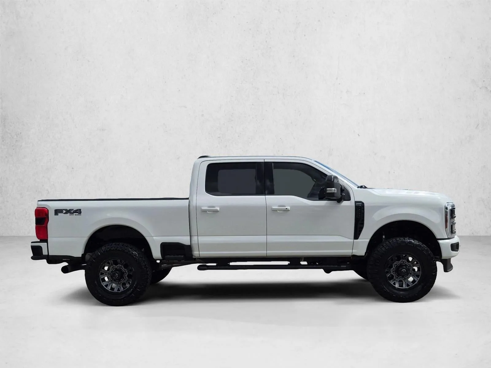 2024 Ford F-250 LARIAT photo 4