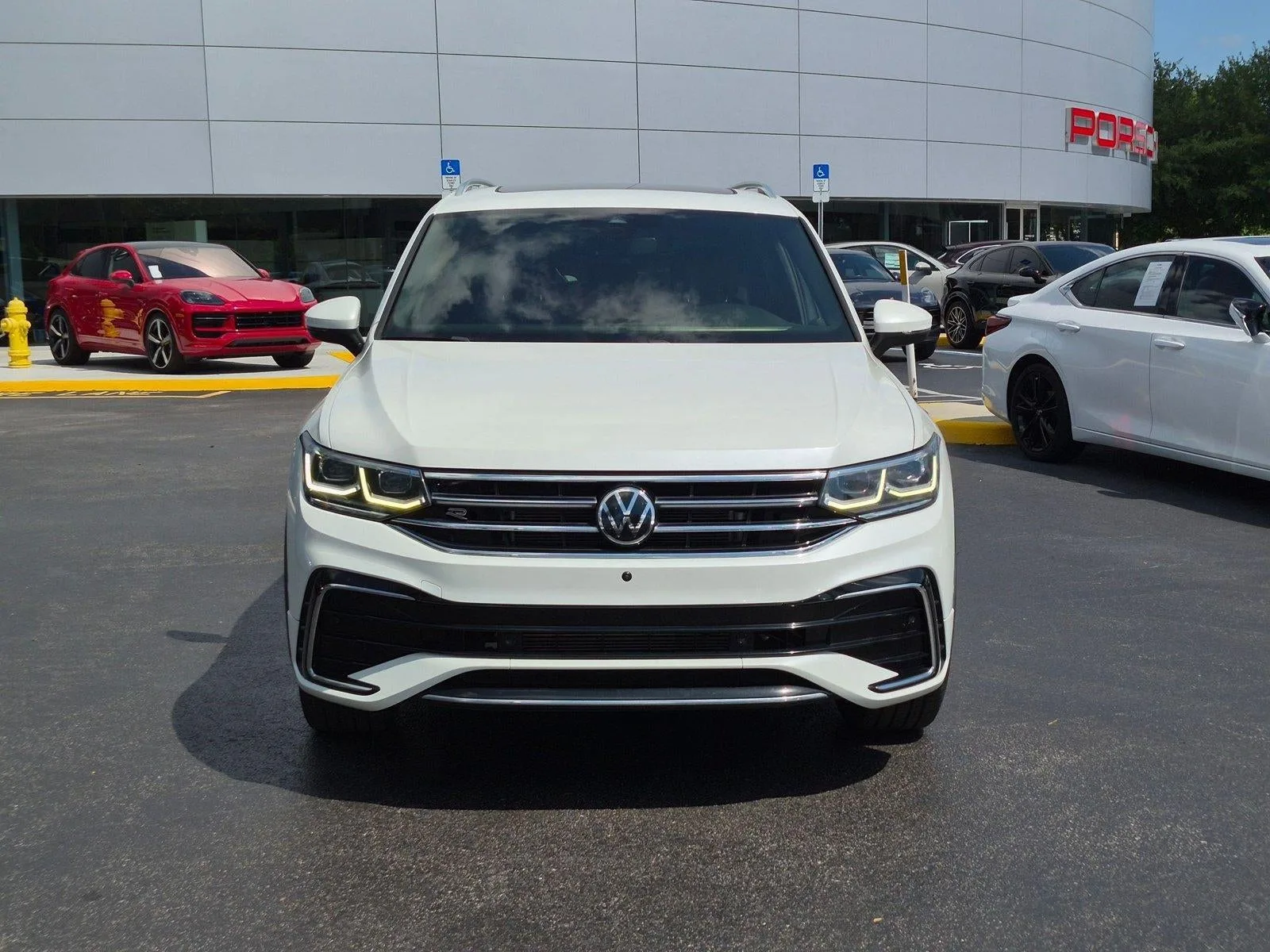 2022 Volkswagen Tiguan 2.0T SEL R-Line 4MOTION photo 6