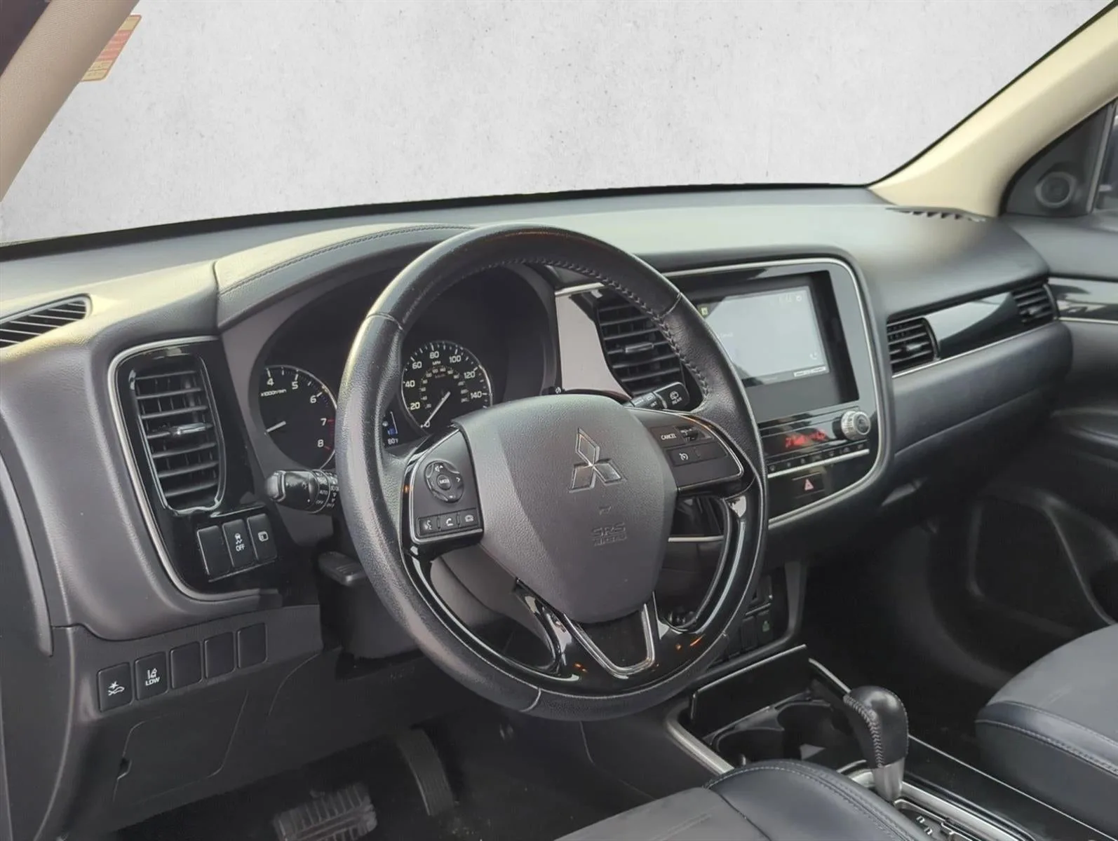 2020 Mitsubishi Outlander SE FWD photo 9