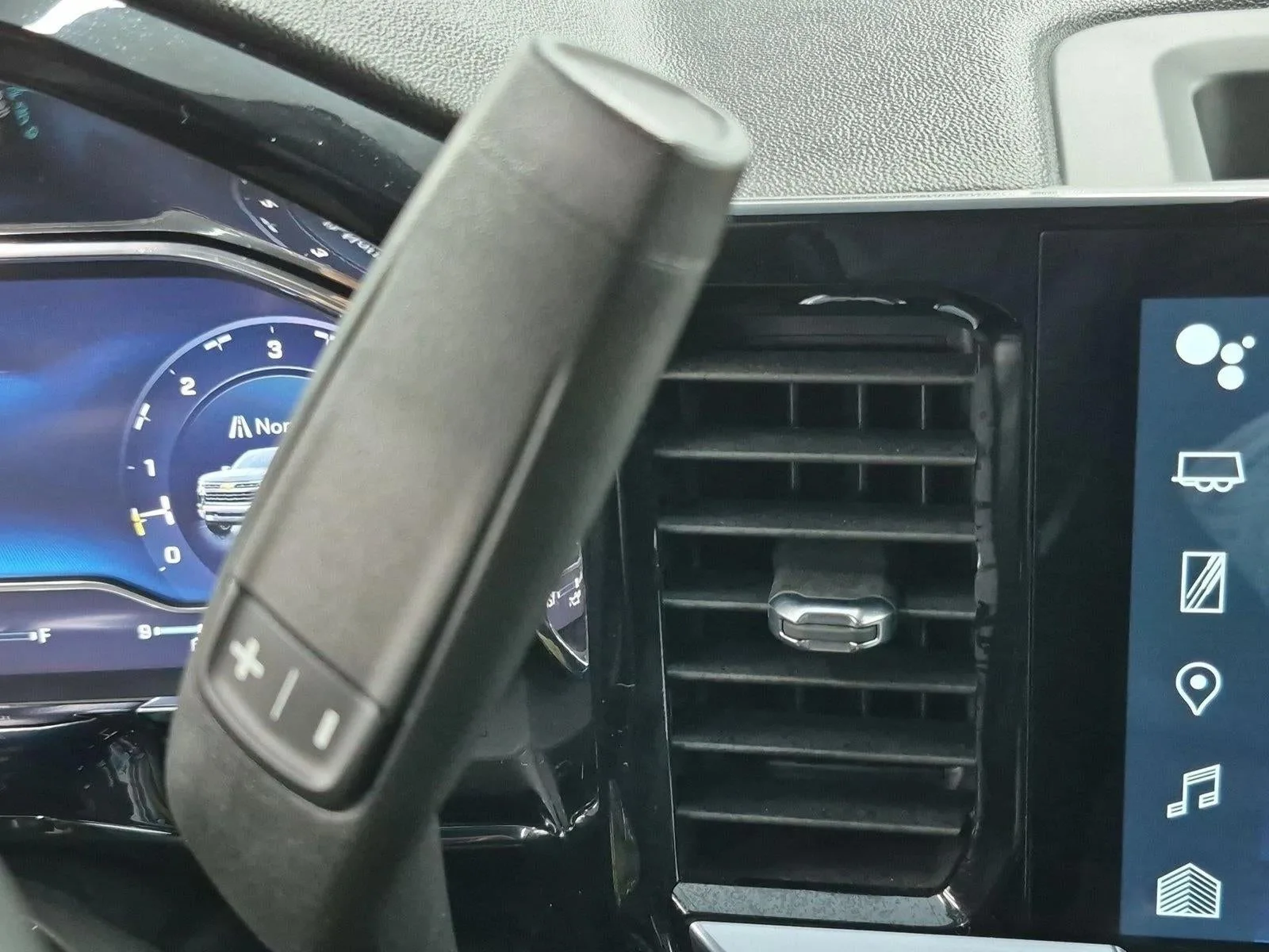 2023 Chevrolet Silverado 1500 RST photo 12