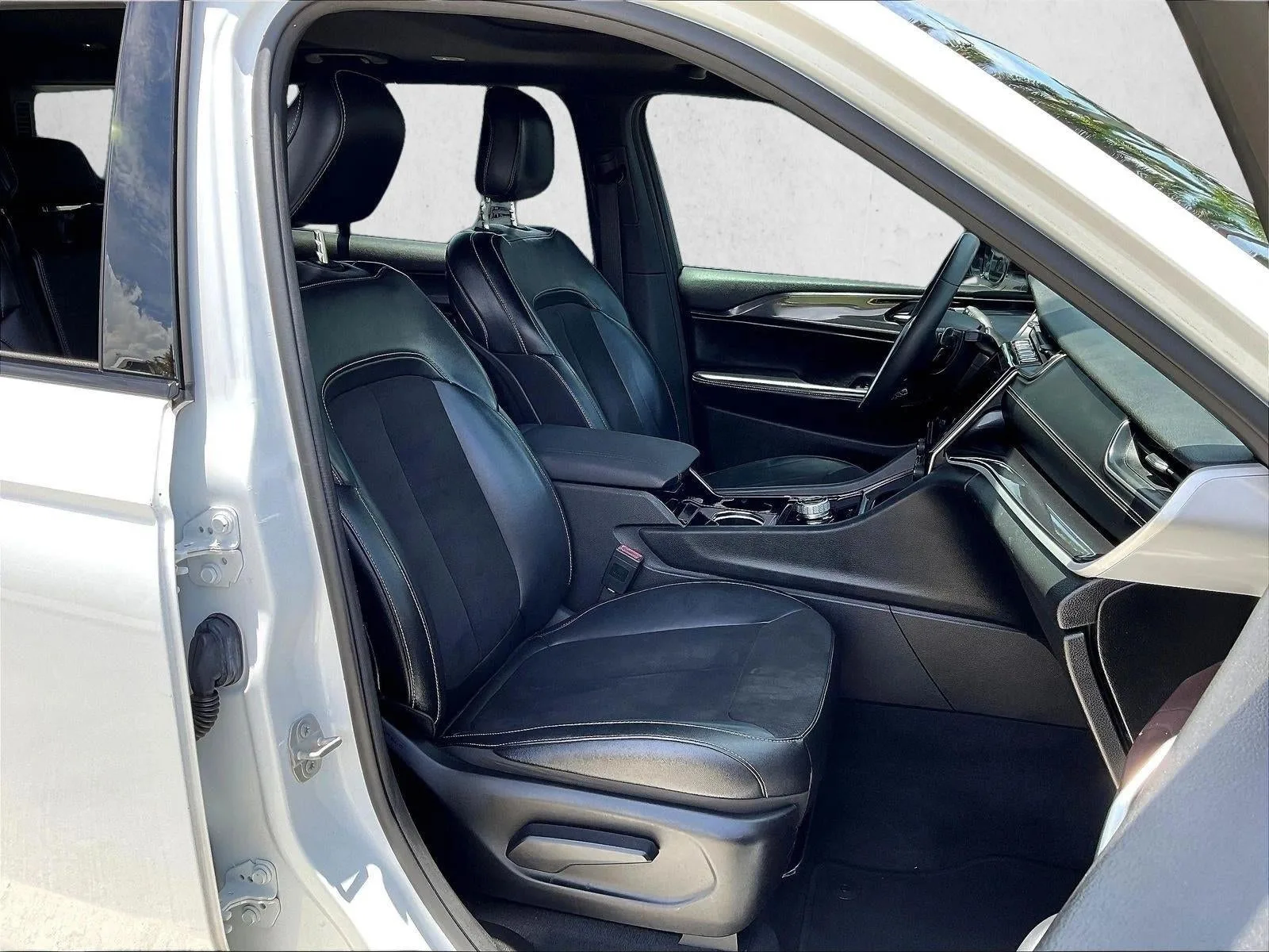 2023 Jeep Grand Cherokee L Altitude 4x2 photo 9
