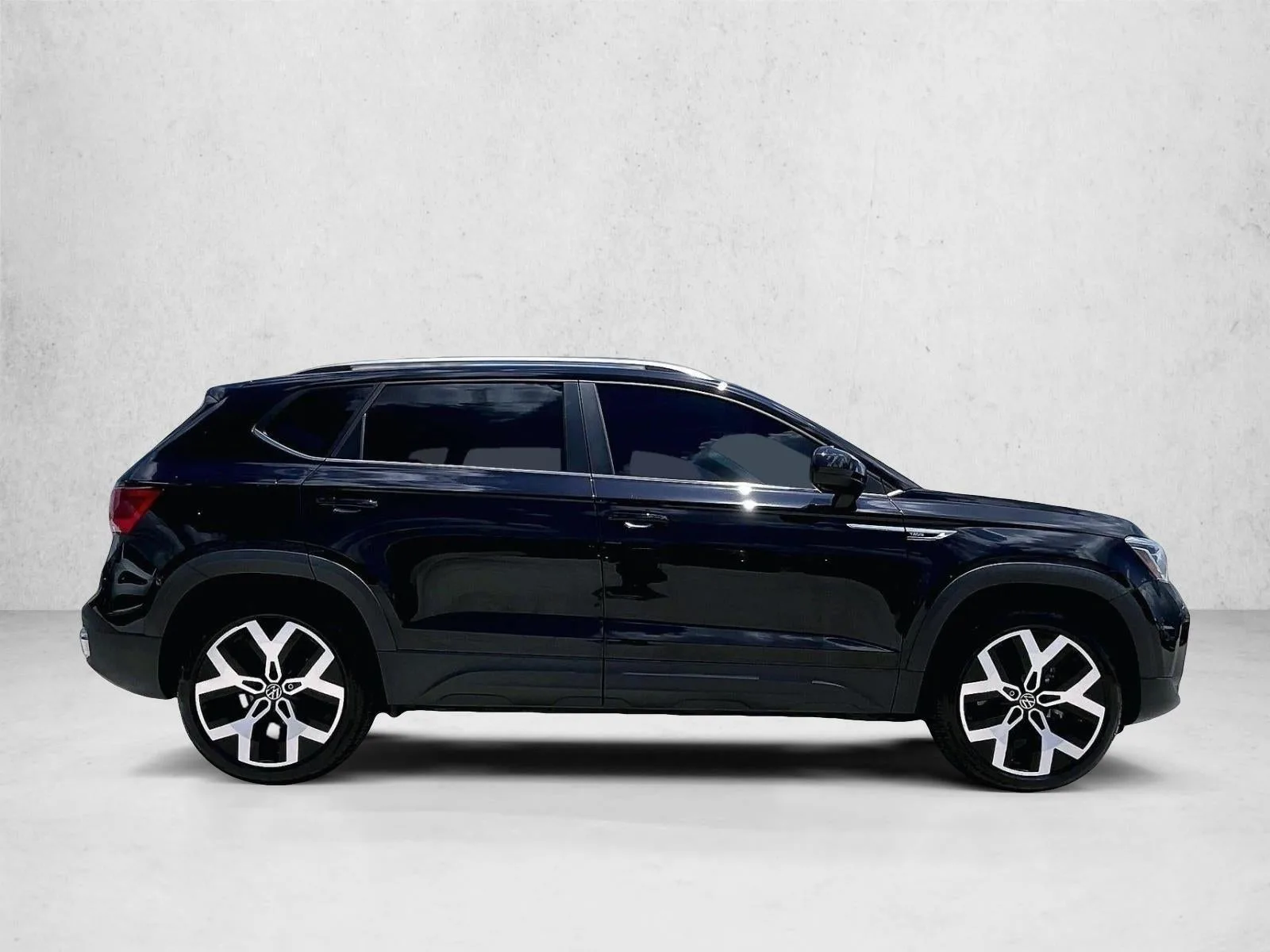 2022 Volkswagen Taos SEL 4MOTION photo 5