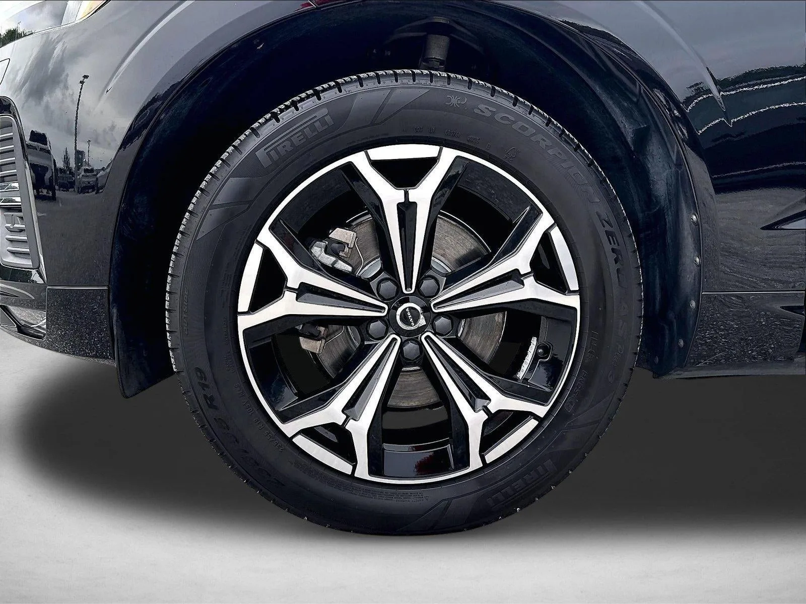 2022 Volvo XC60 B5 AWD Momentum photo 10