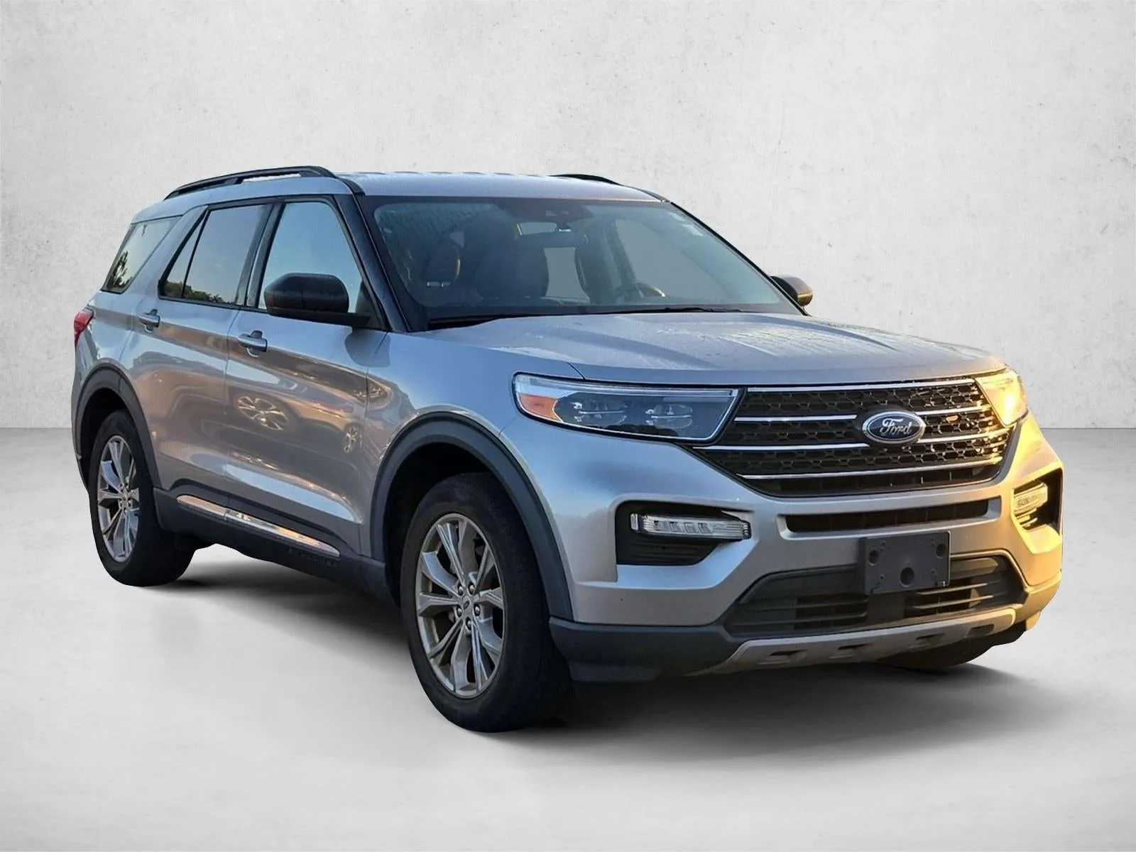 2023 Ford Explorer XLT RWD photo 3