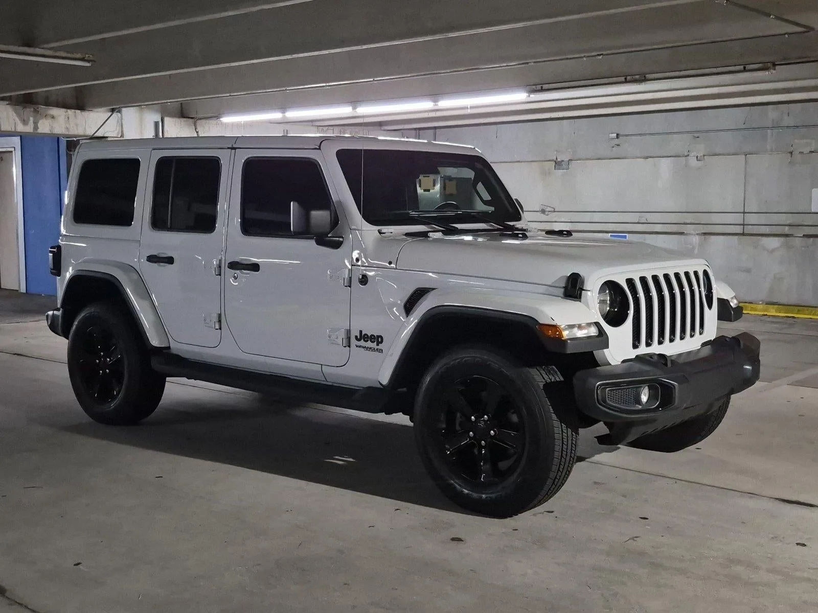 2022 Jeep Wrangler Unlimited Sahara Altitude 4x4 photo 3
