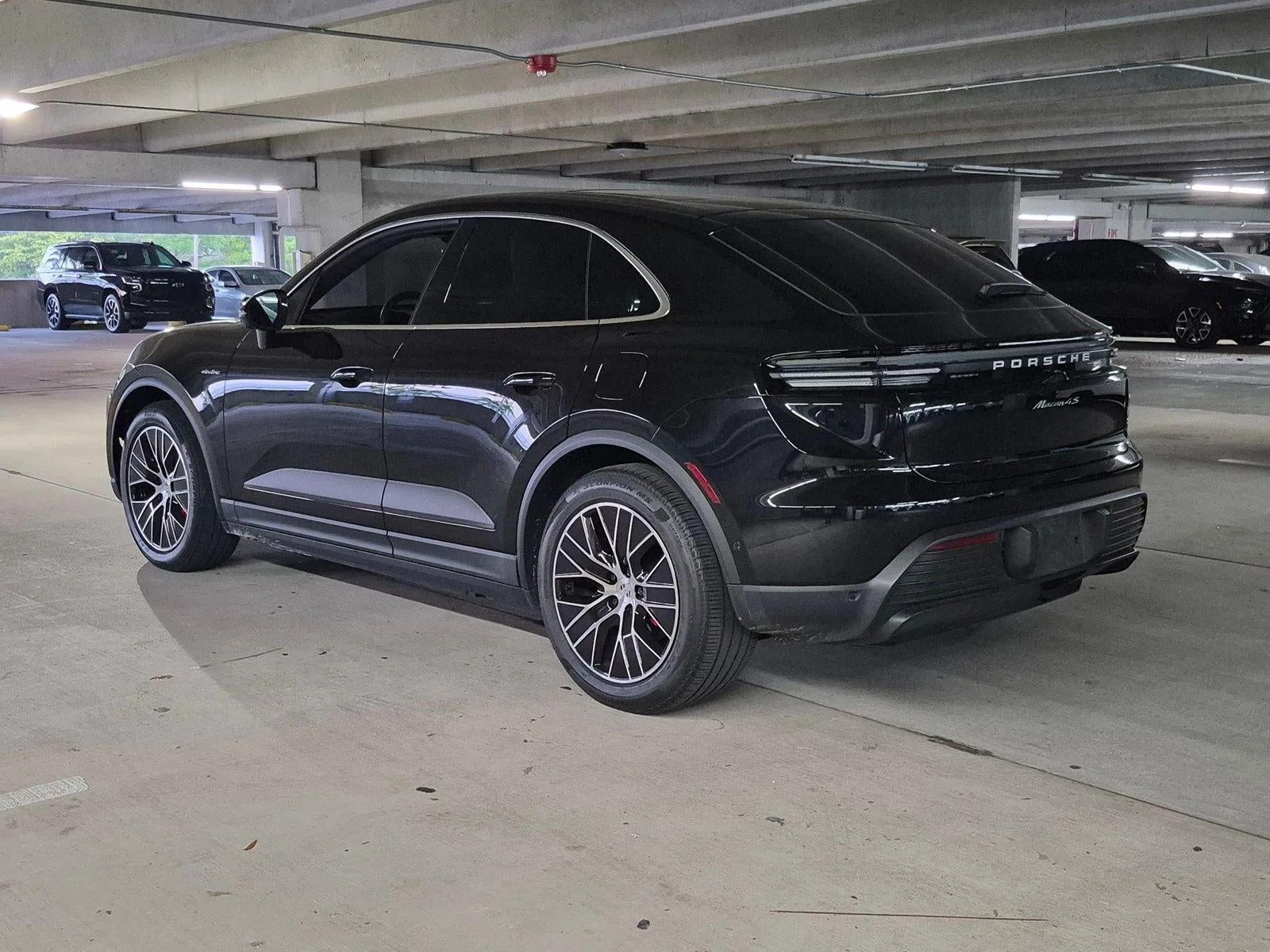 2025 Porsche Macan Electric 4S photo 7