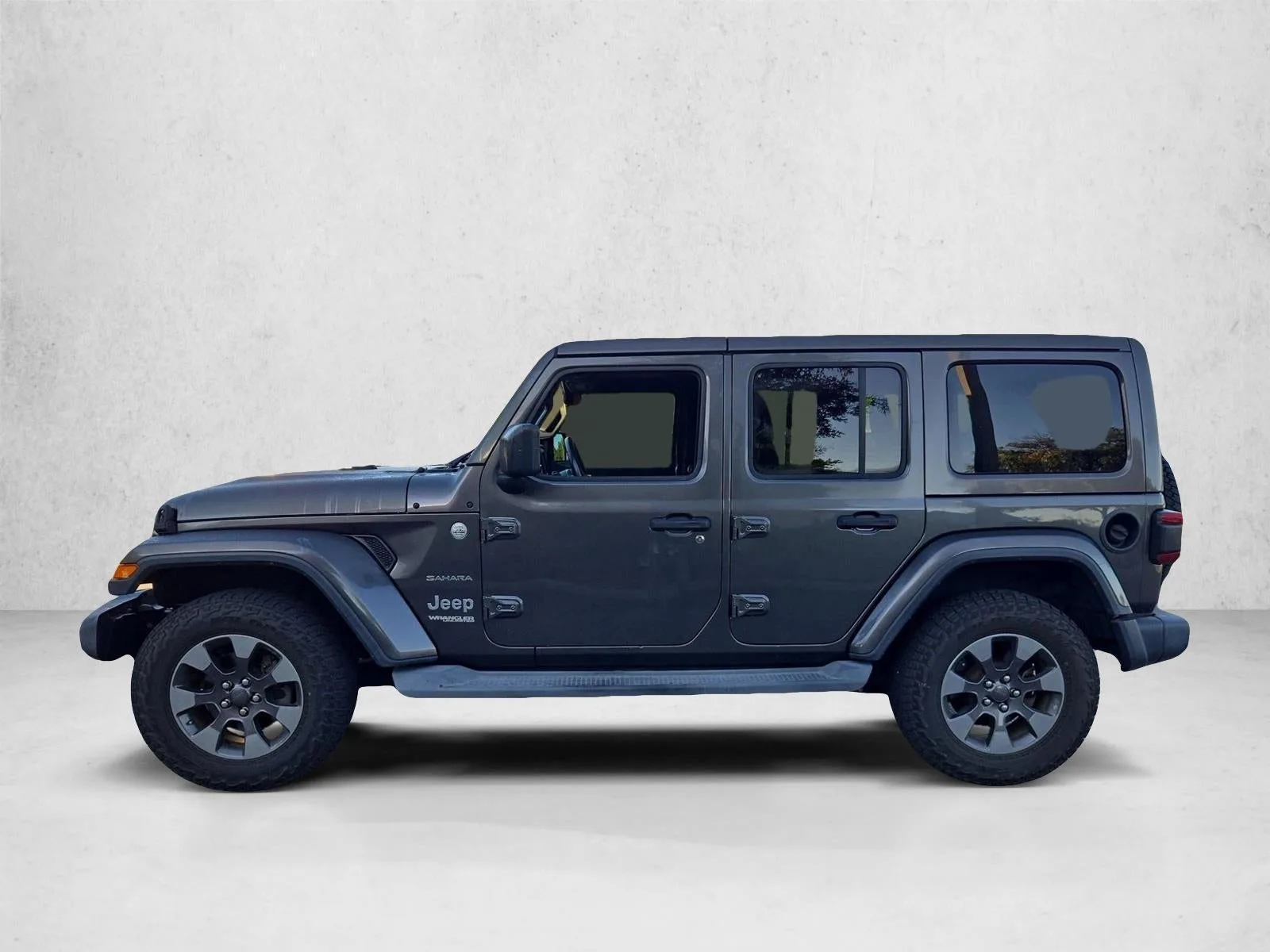 2018 Jeep Wrangler Unlimited Sahara 4x4 photo 8