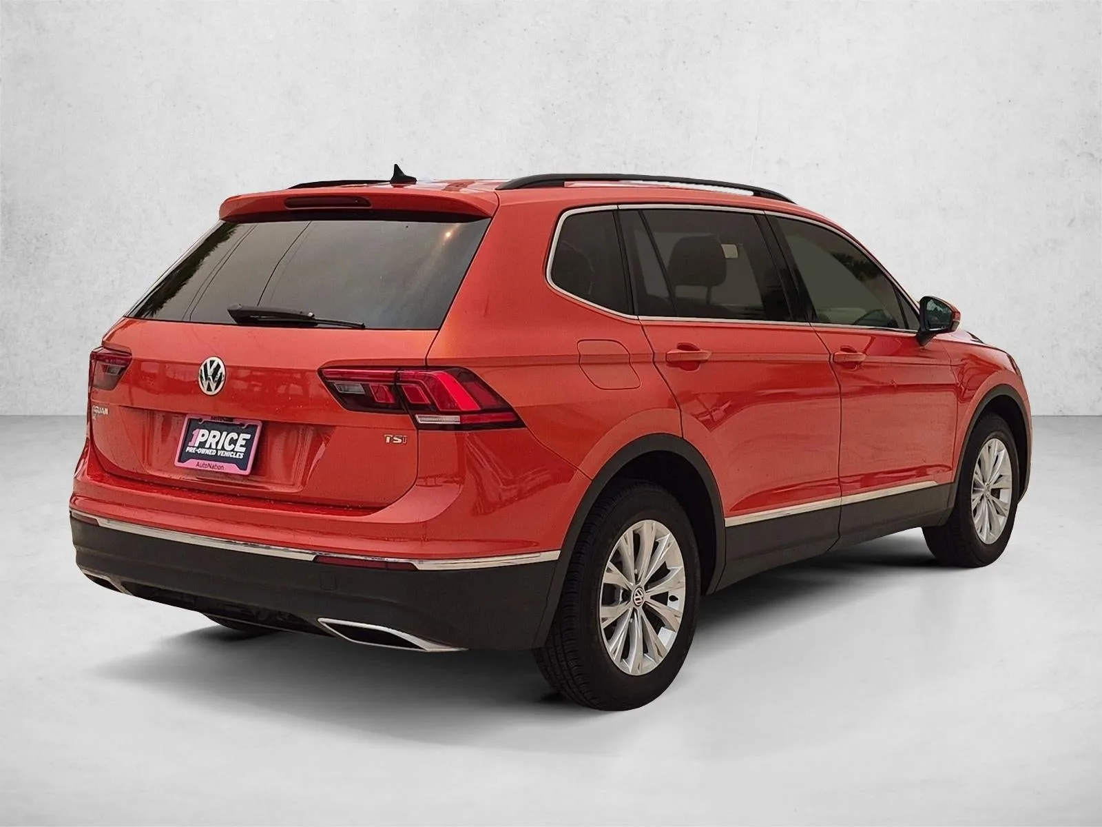 2018 Volkswagen Tiguan 2.0T SE FWD photo 5