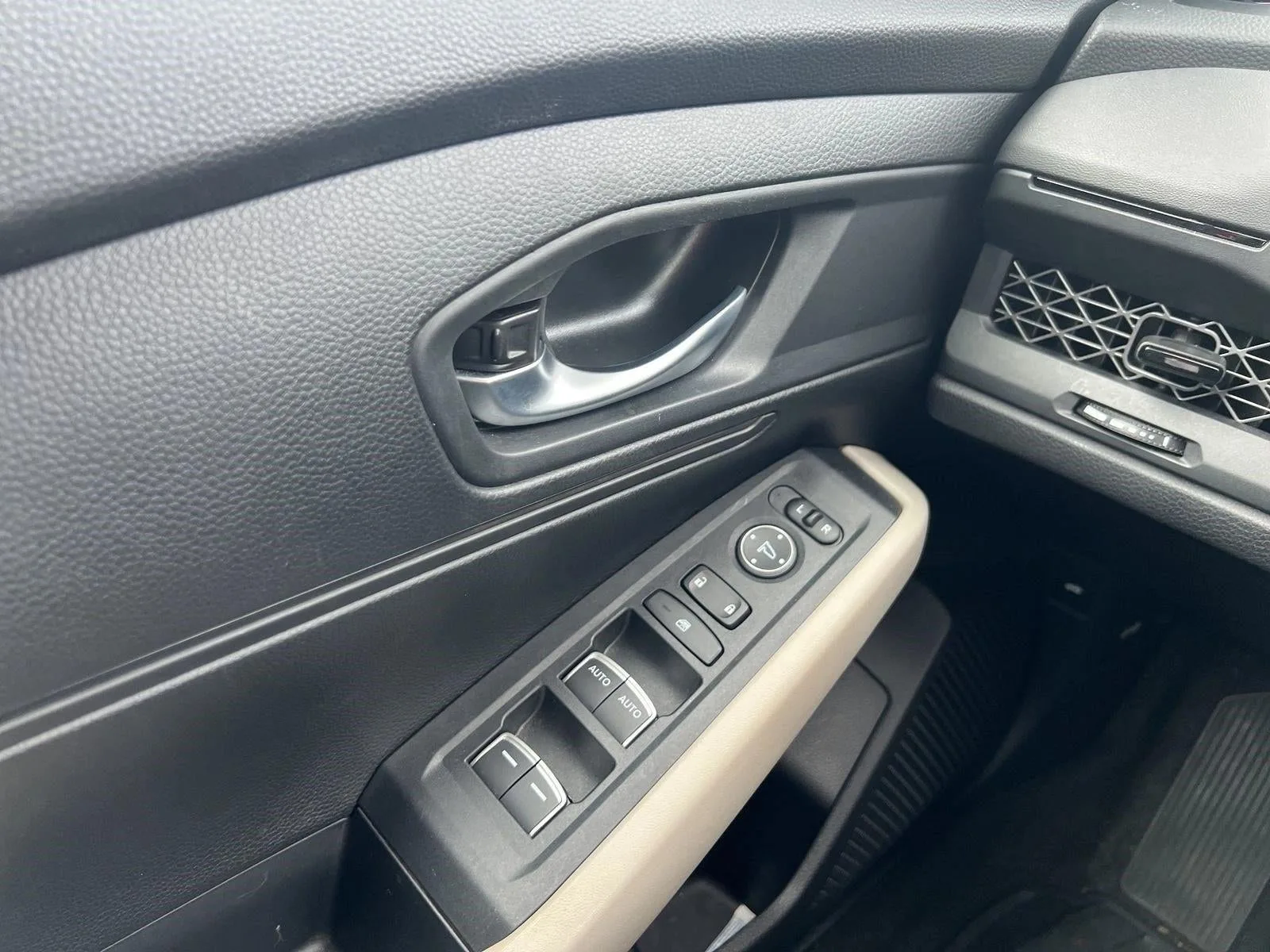 2024 Honda Accord Sedan LX CVT photo 10
