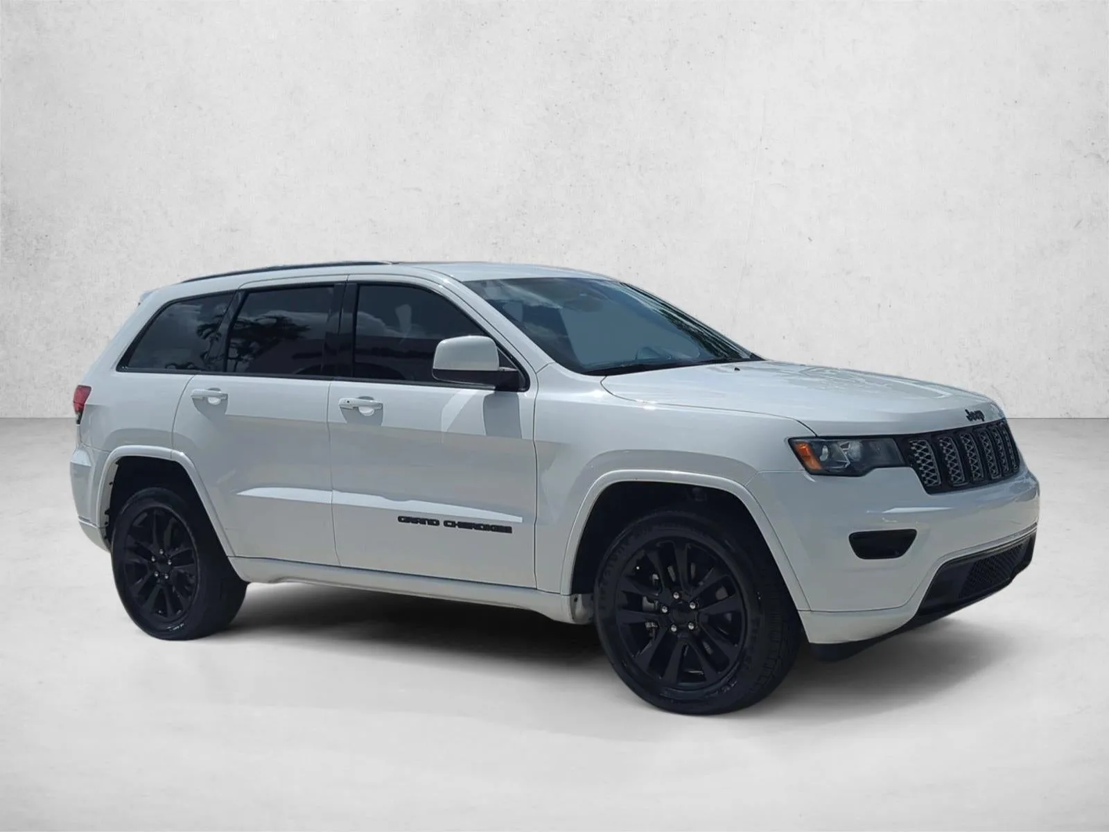2021 Jeep Grand Cherokee Laredo X 4x4 photo 3