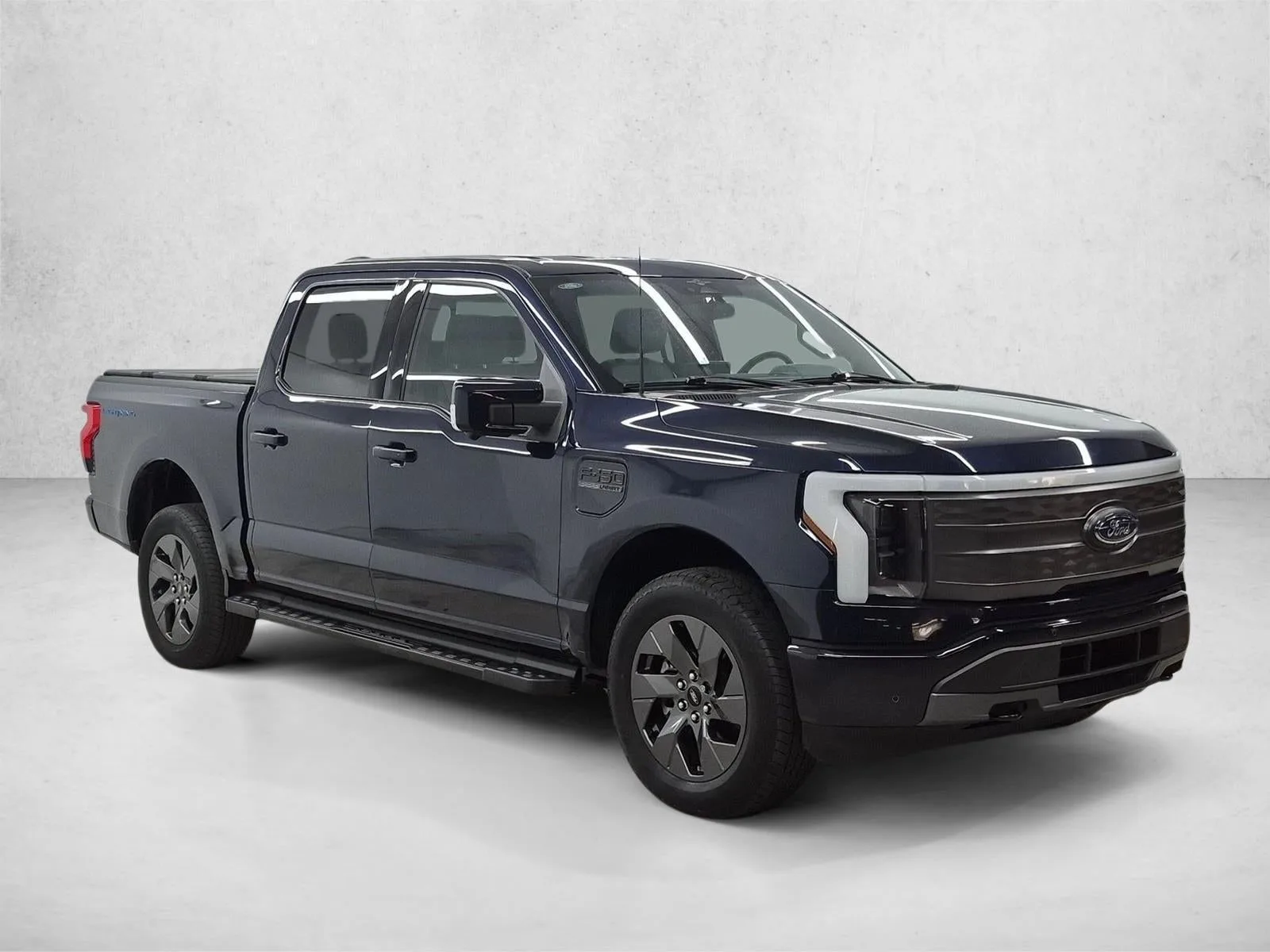 2023 Ford F-150 Lightning LARIAT photo 3