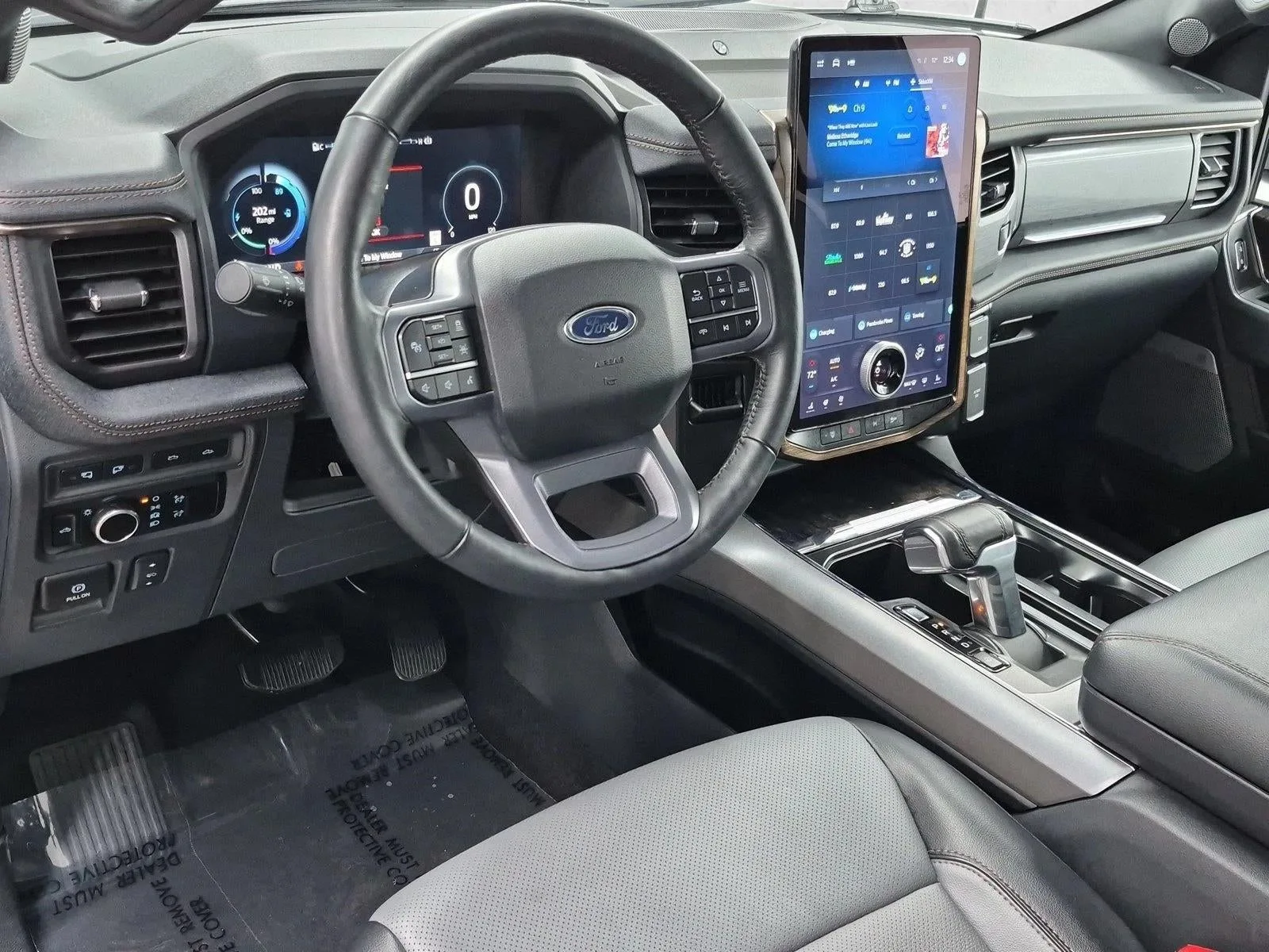 2023 Ford F-150 Lightning LARIAT photo 10