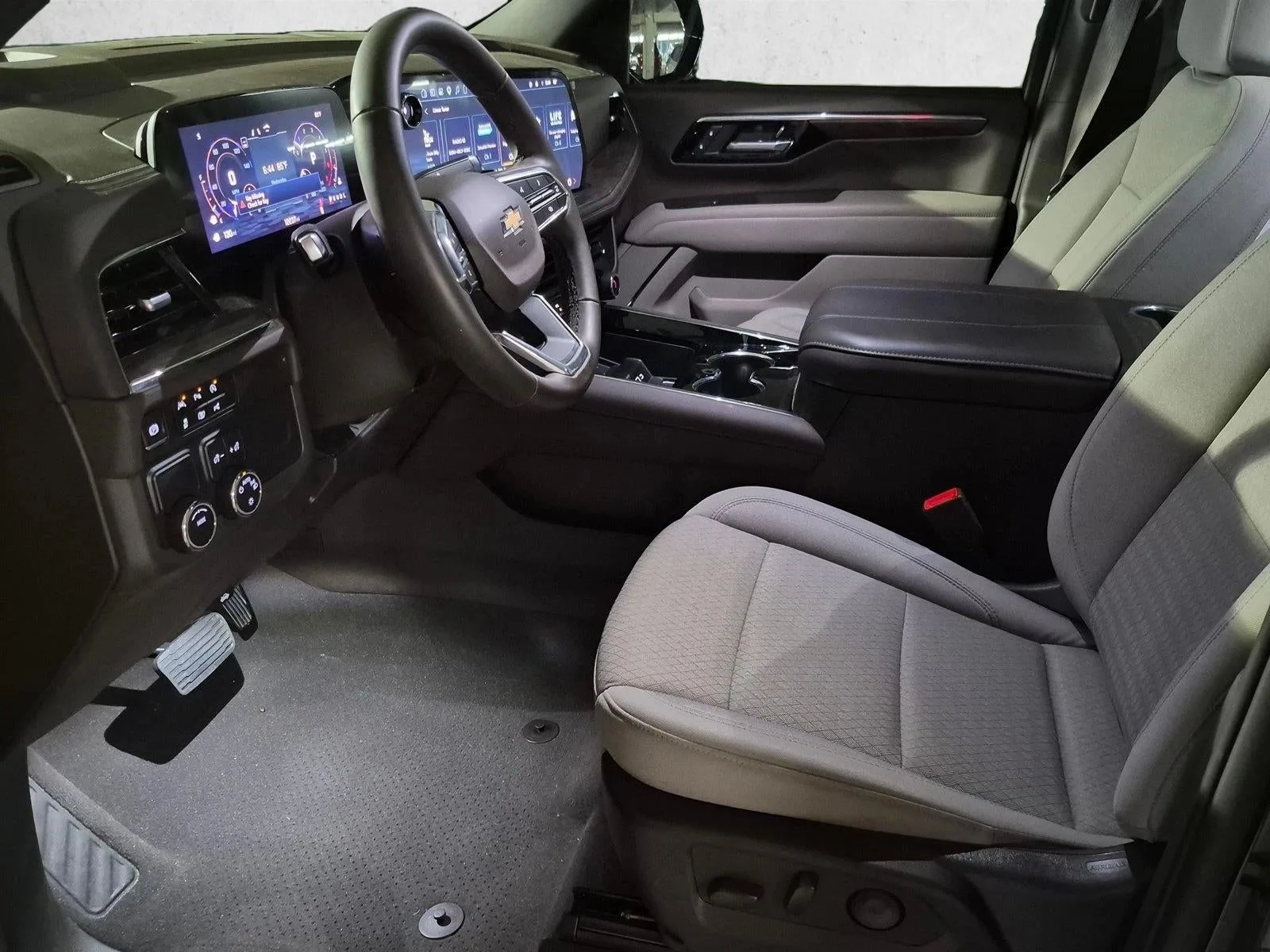 2025 Chevrolet Suburban LS photo 12
