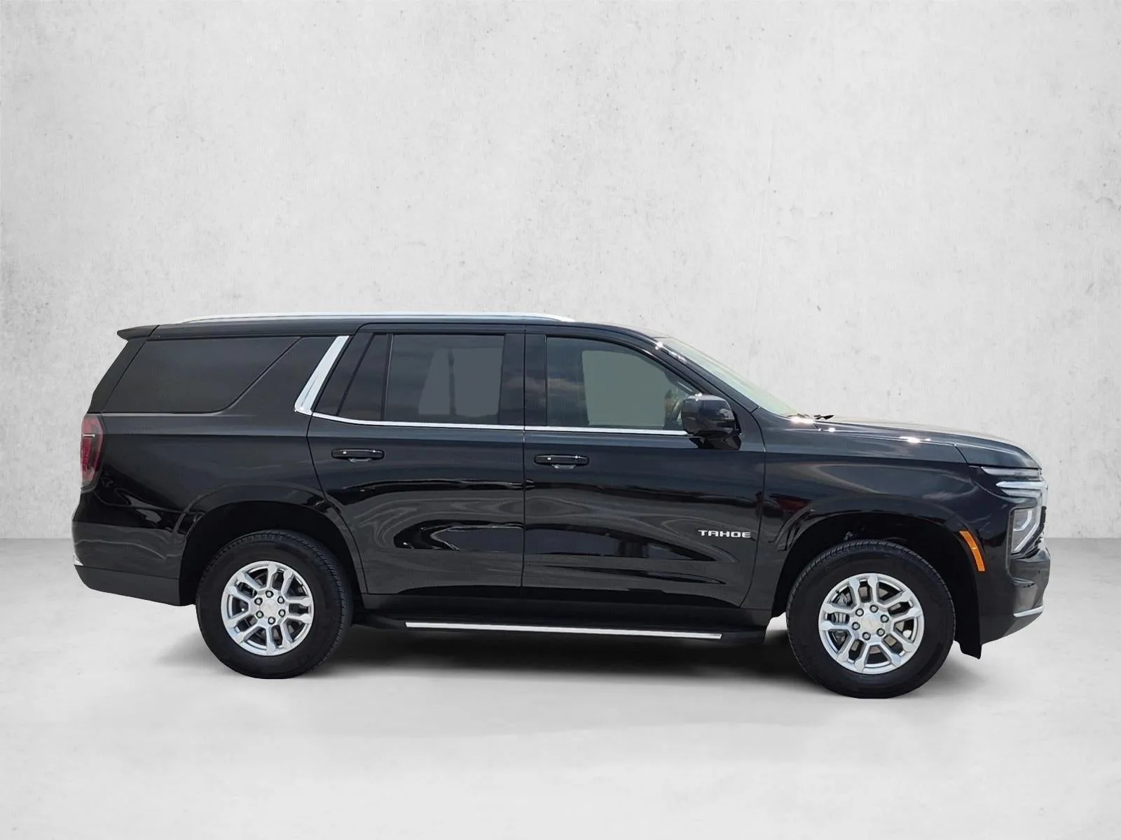 2026 Chevrolet Tahoe LS photo 4