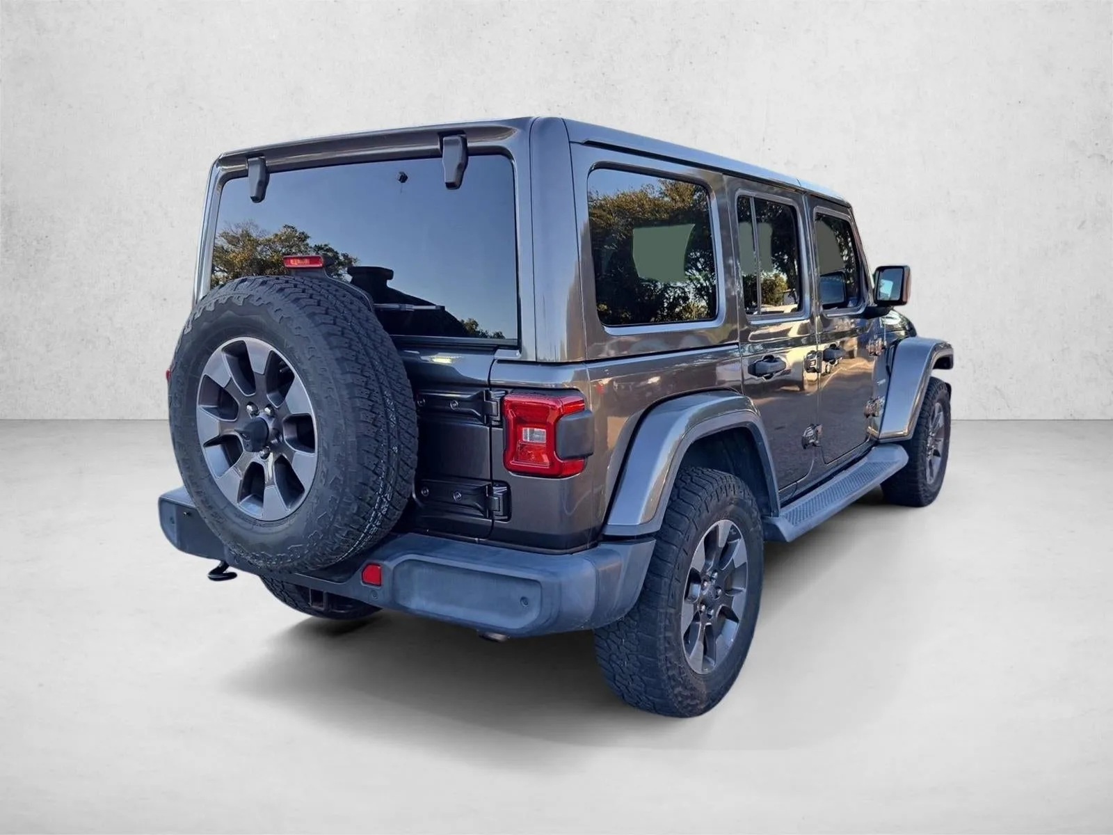 2018 Jeep Wrangler Unlimited Sahara 4x4 photo 5