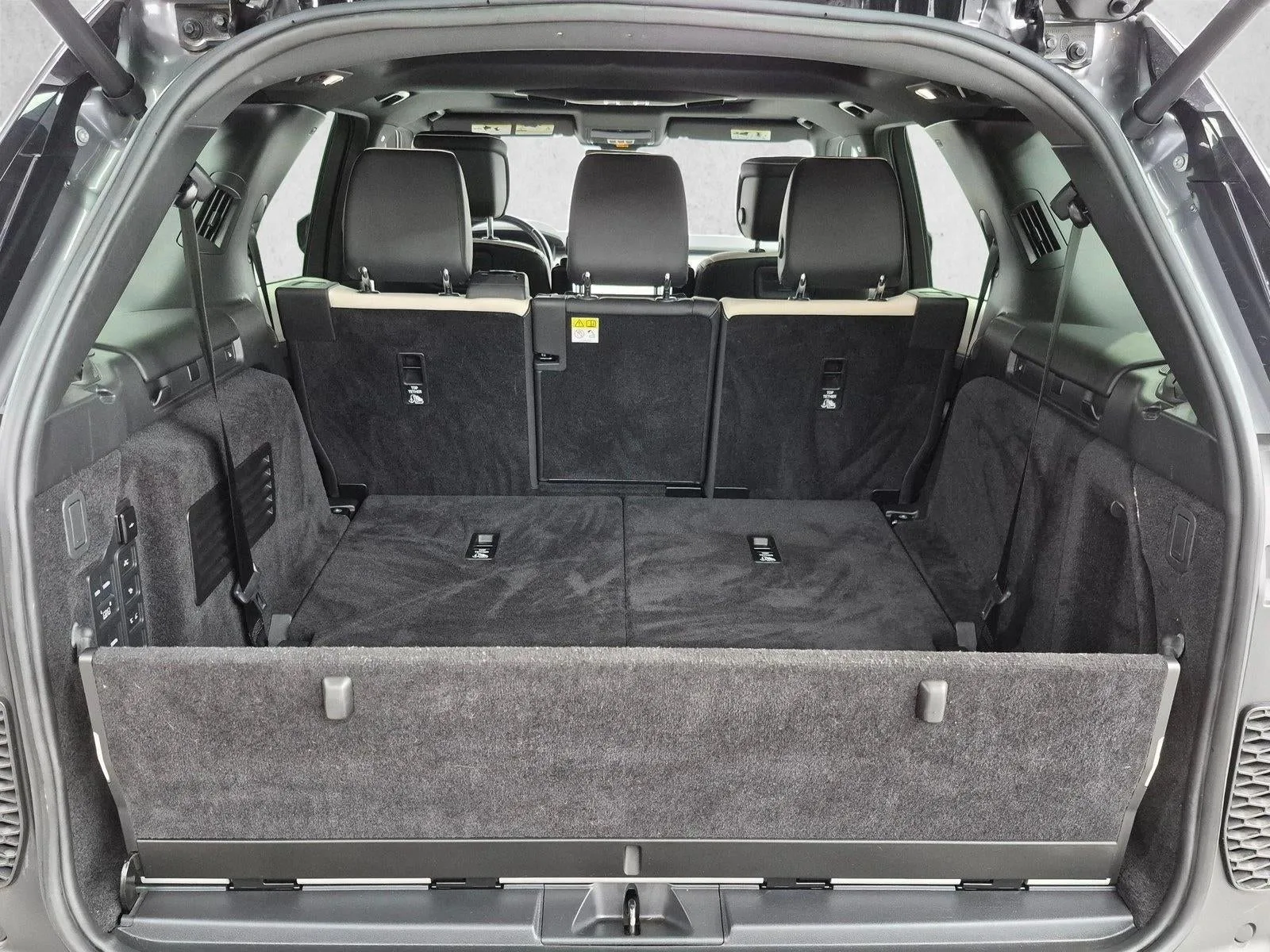 2022 Land Rover Discovery HSE R-Dynamic photo 6