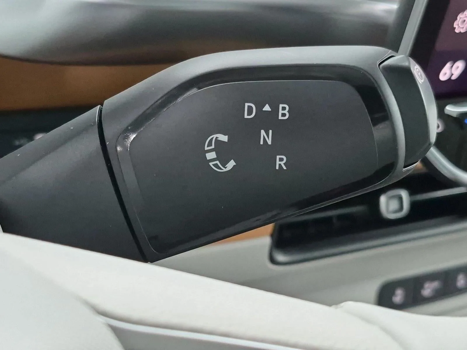 2025 Volkswagen ID. Buzz 1st Edition with 4MOTION photo 12